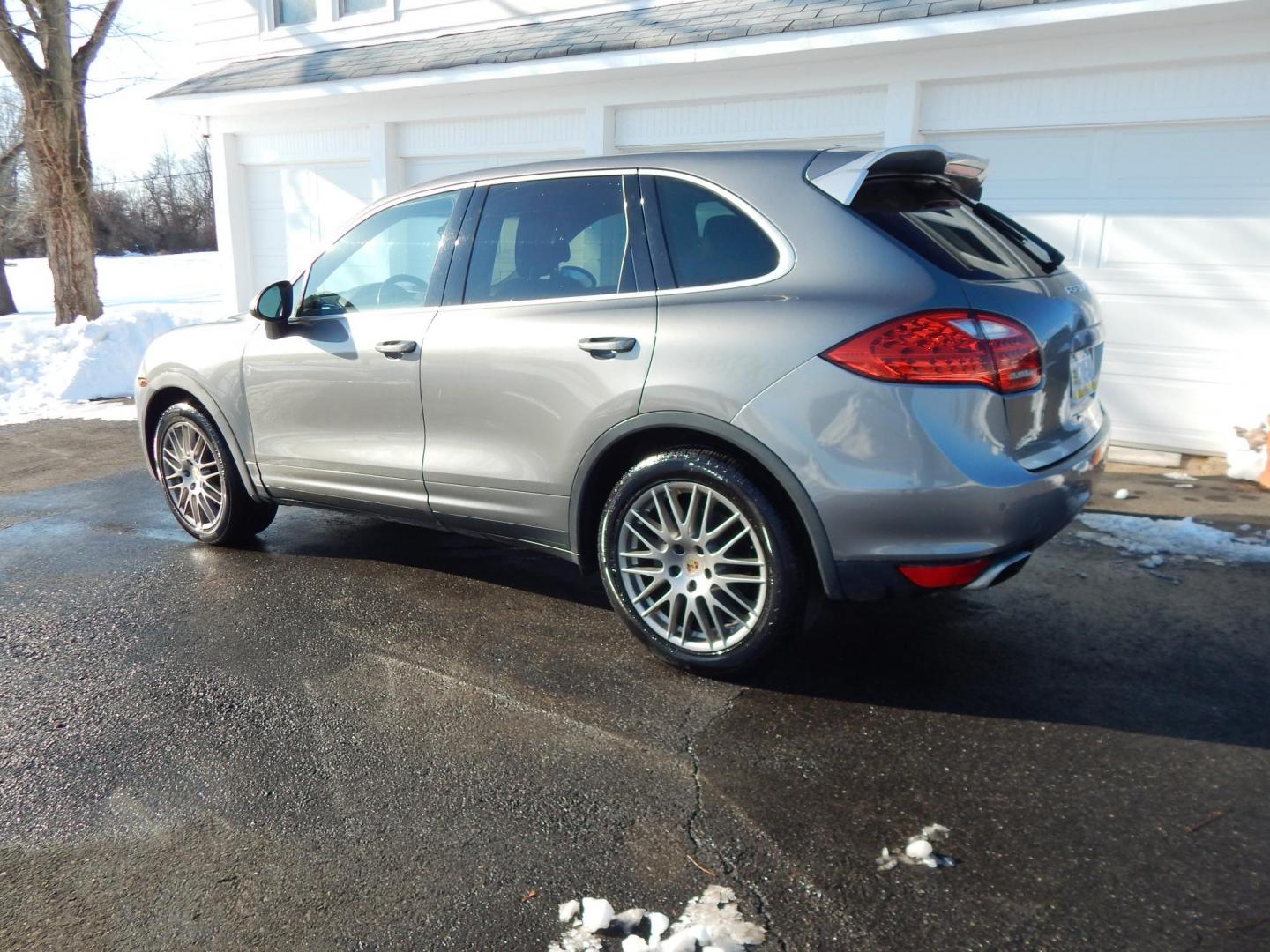 2014 Gray /Black Leather Porsche Cayenne Platinum Edition (WP1AA2A2XEL) with an 3.6L V6 DOHC 24V engine, Automatic transmission, located at 6528 Lower York Road, New Hope, PA, 18938, (215) 862-9555, 40.358707, -74.977882 - Photo#6