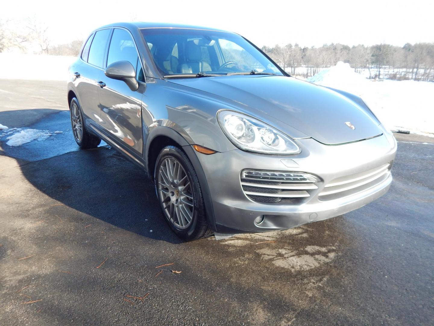 2014 Gray /Black Leather Porsche Cayenne Platinum Edition (WP1AA2A2XEL) with an 3.6L V6 DOHC 24V engine, Automatic transmission, located at 6528 Lower York Road, New Hope, PA, 18938, (215) 862-9555, 40.358707, -74.977882 - Photo#9