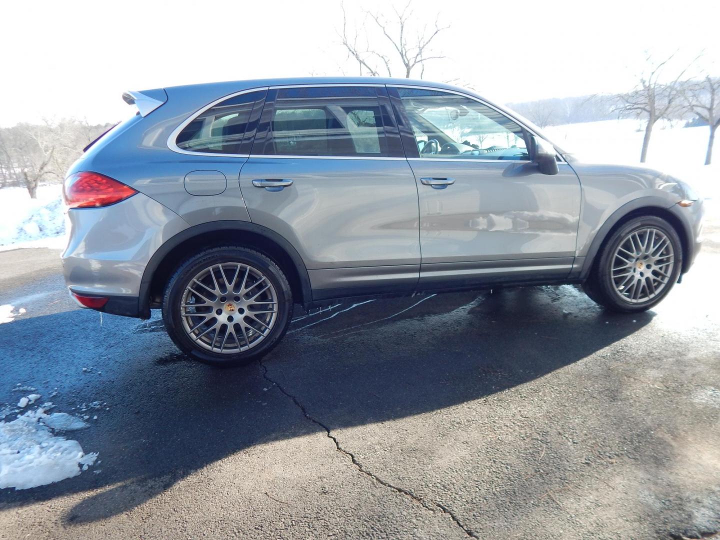 2014 Gray /Black Leather Porsche Cayenne Platinum Edition (WP1AA2A2XEL) with an 3.6L V6 DOHC 24V engine, Automatic transmission, located at 6528 Lower York Road, New Hope, PA, 18938, (215) 862-9555, 40.358707, -74.977882 - Photo#8
