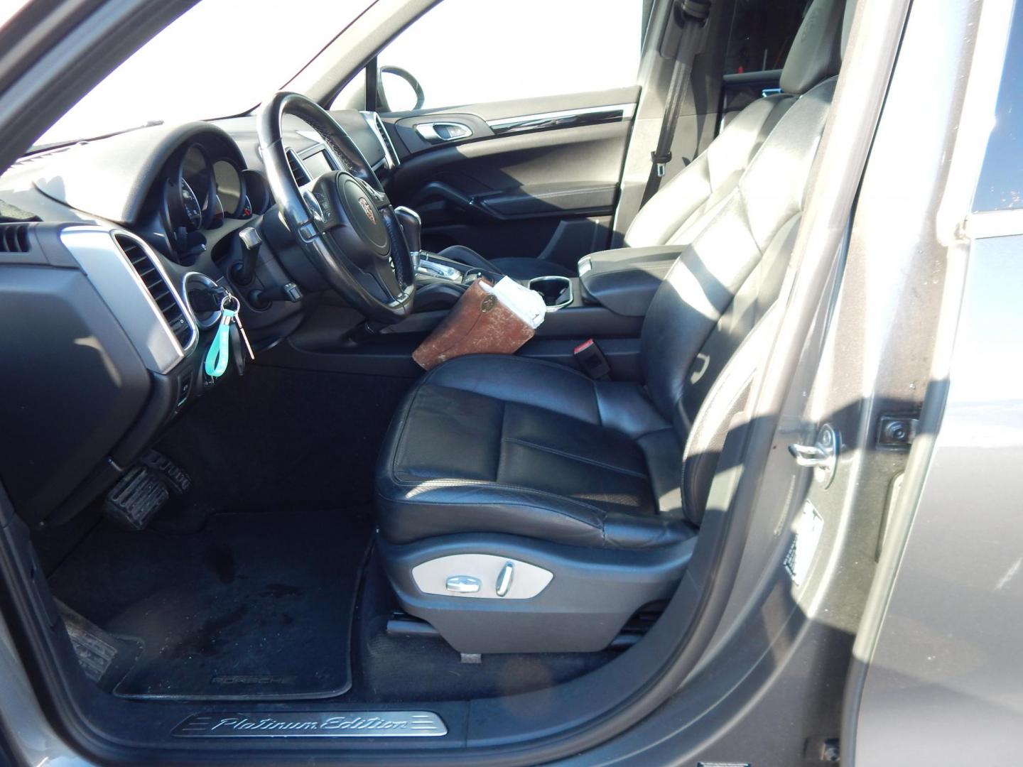 2014 Gray /Black Leather Porsche Cayenne Platinum Edition (WP1AA2A2XEL) with an 3.6L V6 DOHC 24V engine, Automatic transmission, located at 6528 Lower York Road, New Hope, PA, 18938, (215) 862-9555, 40.358707, -74.977882 - Photo#16