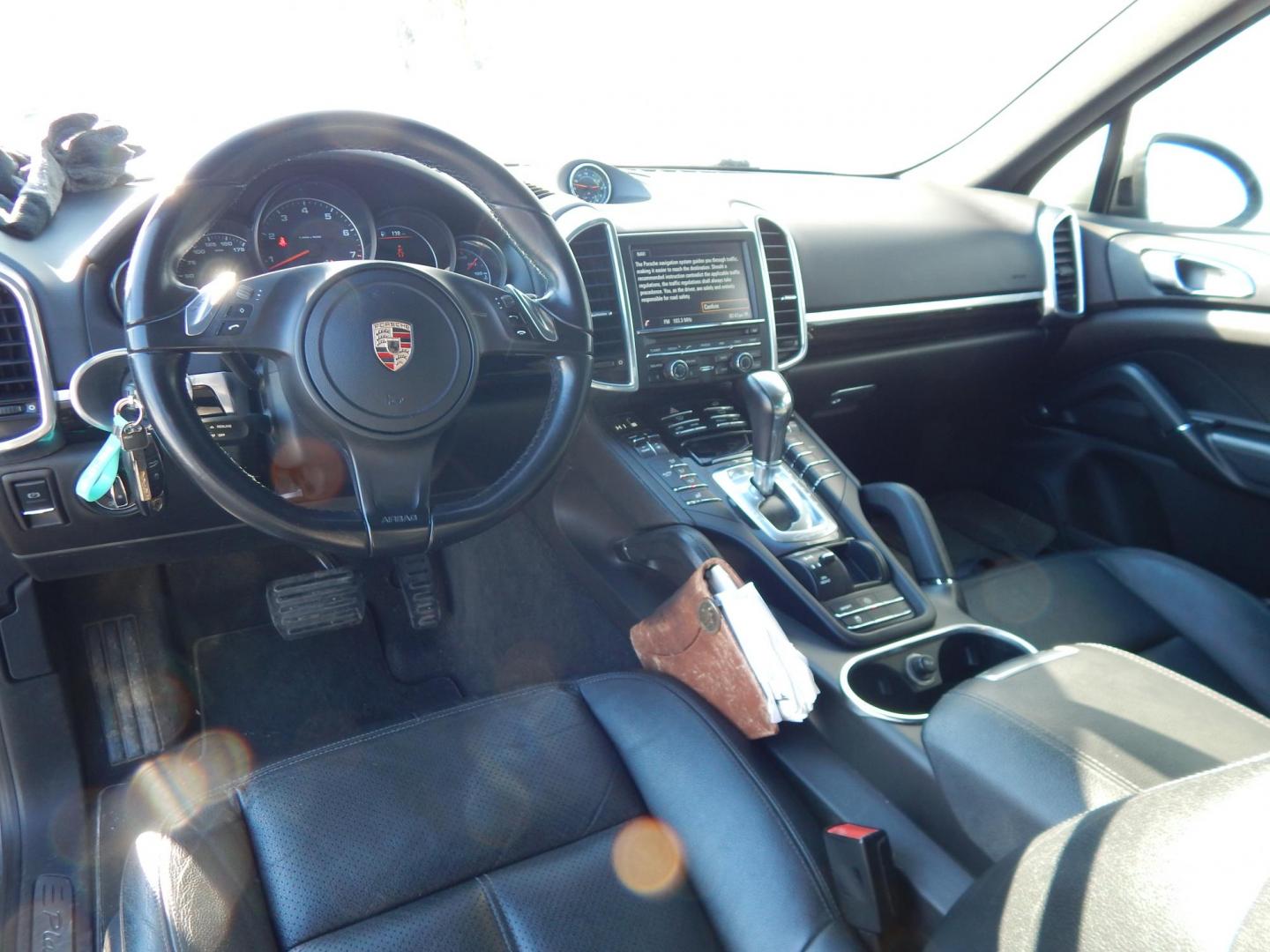 2014 Gray /Black Leather Porsche Cayenne Platinum Edition (WP1AA2A2XEL) with an 3.6L V6 DOHC 24V engine, Automatic transmission, located at 6528 Lower York Road, New Hope, PA, 18938, (215) 862-9555, 40.358707, -74.977882 - Photo#18