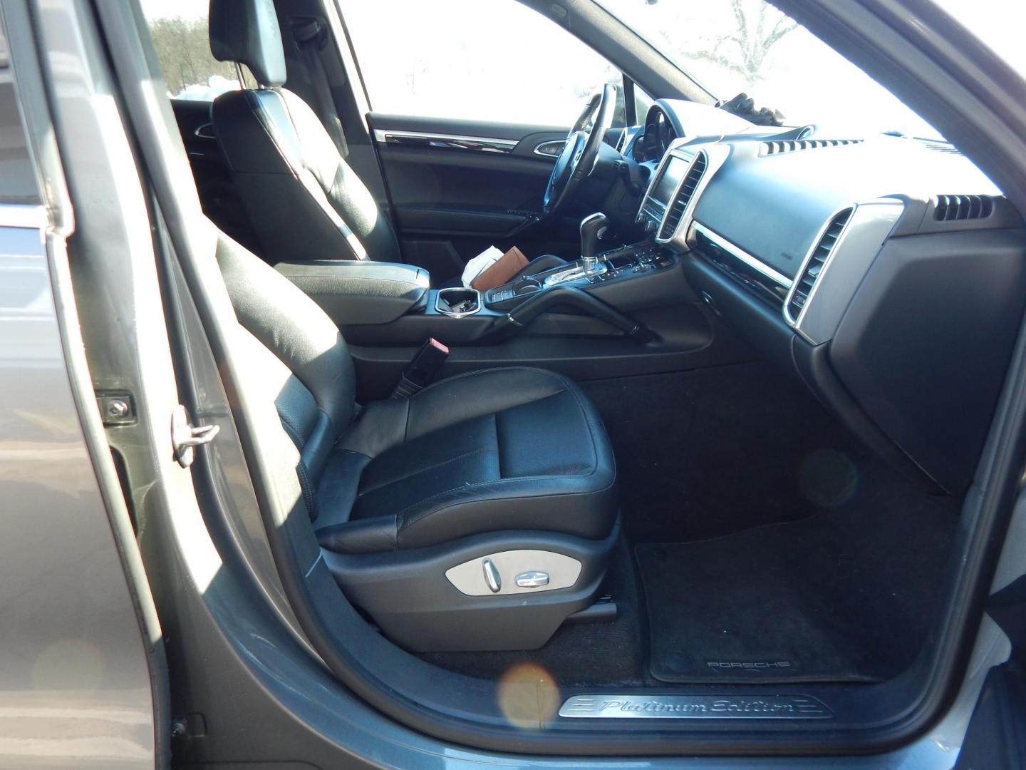 2014 Gray /Black Leather Porsche Cayenne Platinum Edition (WP1AA2A2XEL) with an 3.6L V6 DOHC 24V engine, Automatic transmission, located at 6528 Lower York Road, New Hope, PA, 18938, (215) 862-9555, 40.358707, -74.977882 - Photo#19