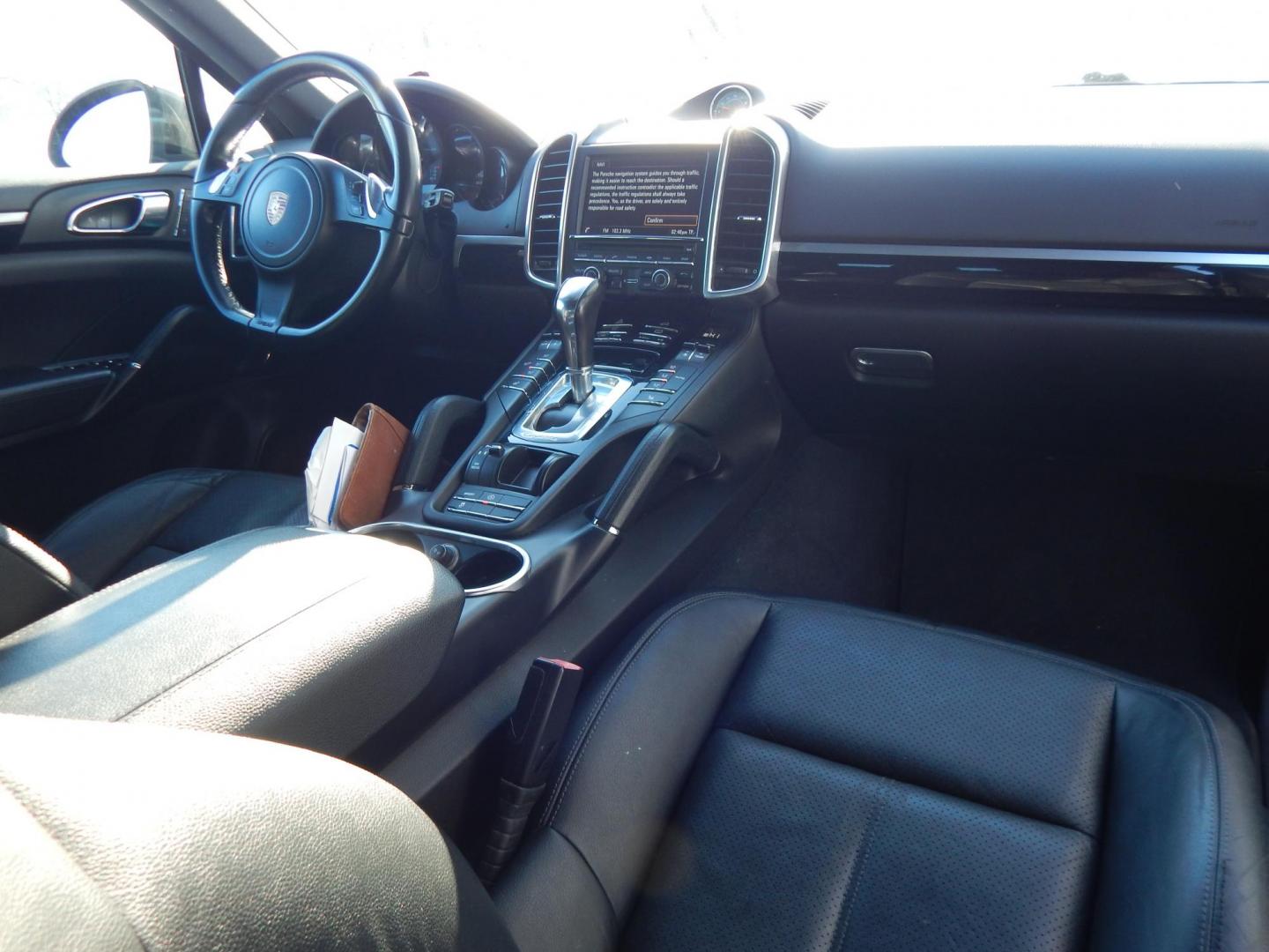 2014 Gray /Black Leather Porsche Cayenne Platinum Edition (WP1AA2A2XEL) with an 3.6L V6 DOHC 24V engine, Automatic transmission, located at 6528 Lower York Road, New Hope, PA, 18938, (215) 862-9555, 40.358707, -74.977882 - Photo#21