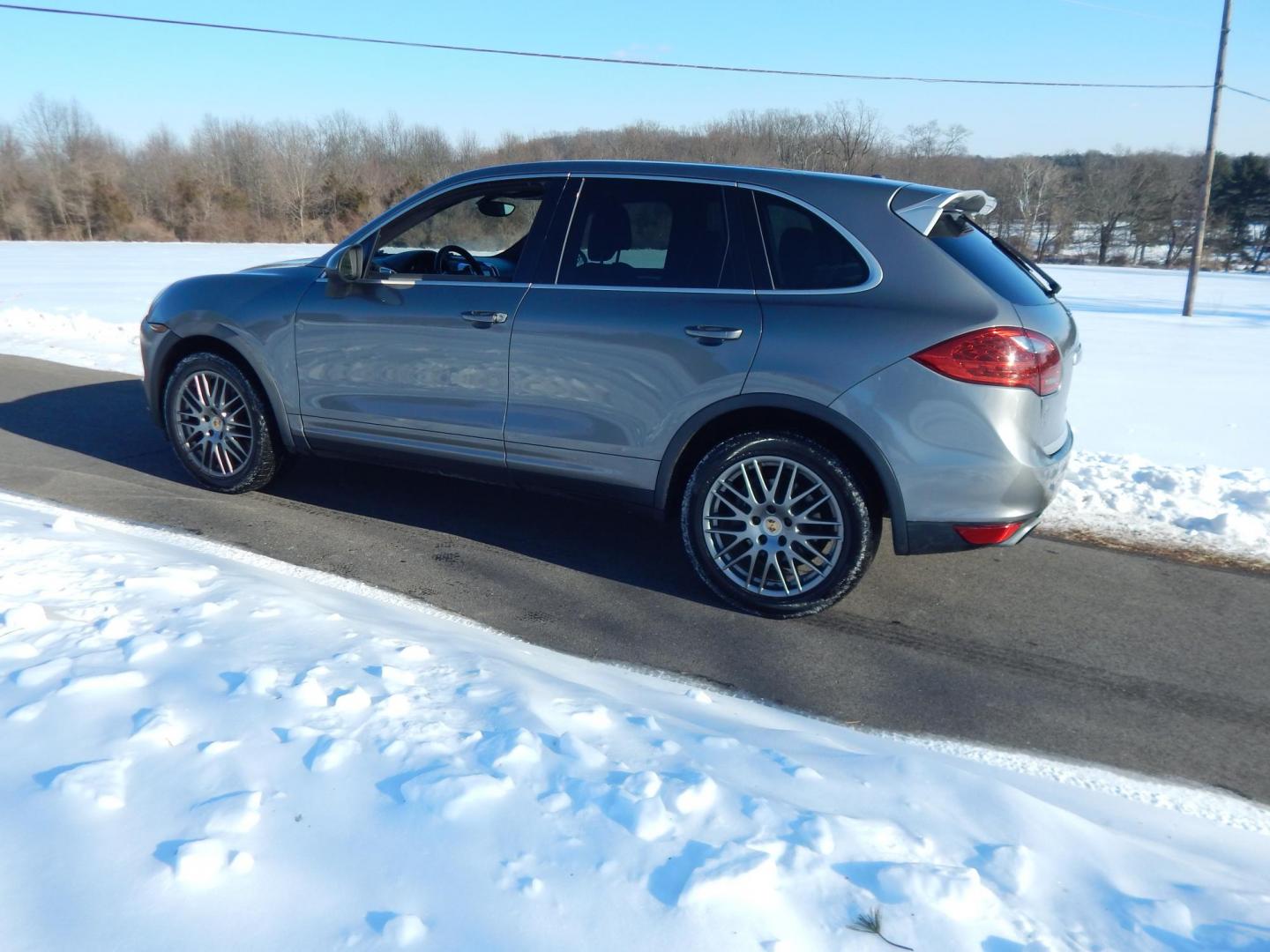 2014 Gray /Black Leather Porsche Cayenne Platinum Edition (WP1AA2A2XEL) with an 3.6L V6 DOHC 24V engine, Automatic transmission, located at 6528 Lower York Road, New Hope, PA, 18938, (215) 862-9555, 40.358707, -74.977882 - Photo#10