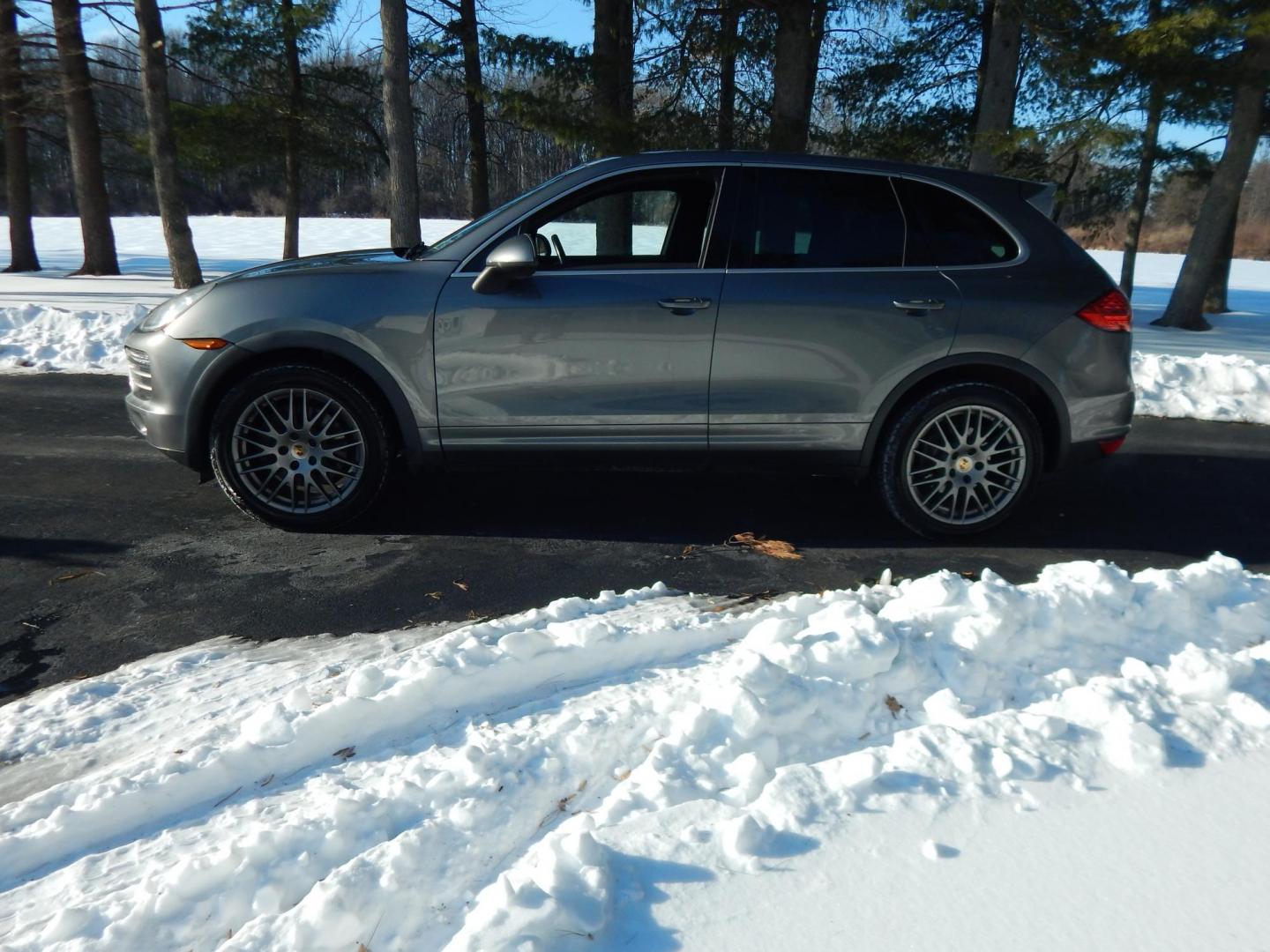 2014 Gray /Black Leather Porsche Cayenne Platinum Edition (WP1AA2A2XEL) with an 3.6L V6 DOHC 24V engine, Automatic transmission, located at 6528 Lower York Road, New Hope, PA, 18938, (215) 862-9555, 40.358707, -74.977882 - Photo#15