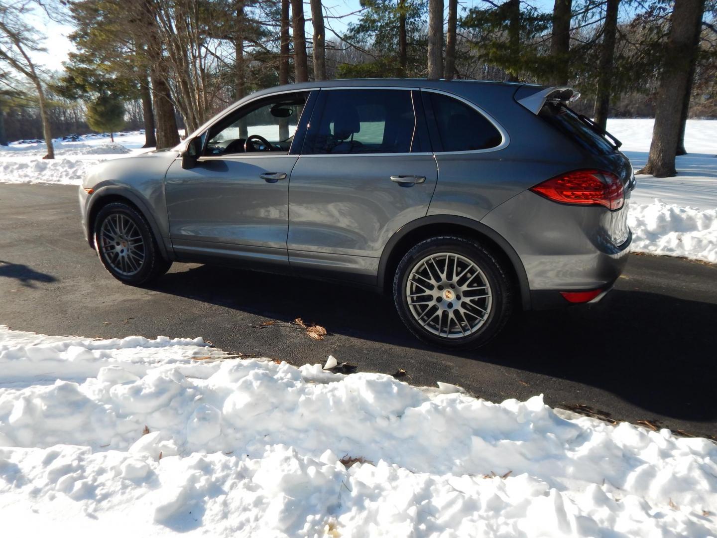 2014 Gray /Black Leather Porsche Cayenne Platinum Edition (WP1AA2A2XEL) with an 3.6L V6 DOHC 24V engine, Automatic transmission, located at 6528 Lower York Road, New Hope, PA, 18938, (215) 862-9555, 40.358707, -74.977882 - Photo#3