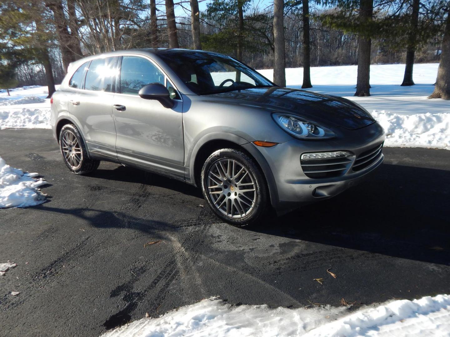 2014 Gray /Black Leather Porsche Cayenne Platinum Edition (WP1AA2A2XEL) with an 3.6L V6 DOHC 24V engine, Automatic transmission, located at 6528 Lower York Road, New Hope, PA, 18938, (215) 862-9555, 40.358707, -74.977882 - Photo#28