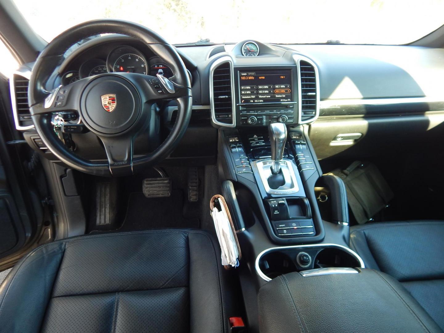 2014 Gray /Black Leather Porsche Cayenne Platinum Edition (WP1AA2A2XEL) with an 3.6L V6 DOHC 24V engine, Automatic transmission, located at 6528 Lower York Road, New Hope, PA, 18938, (215) 862-9555, 40.358707, -74.977882 - Photo#29