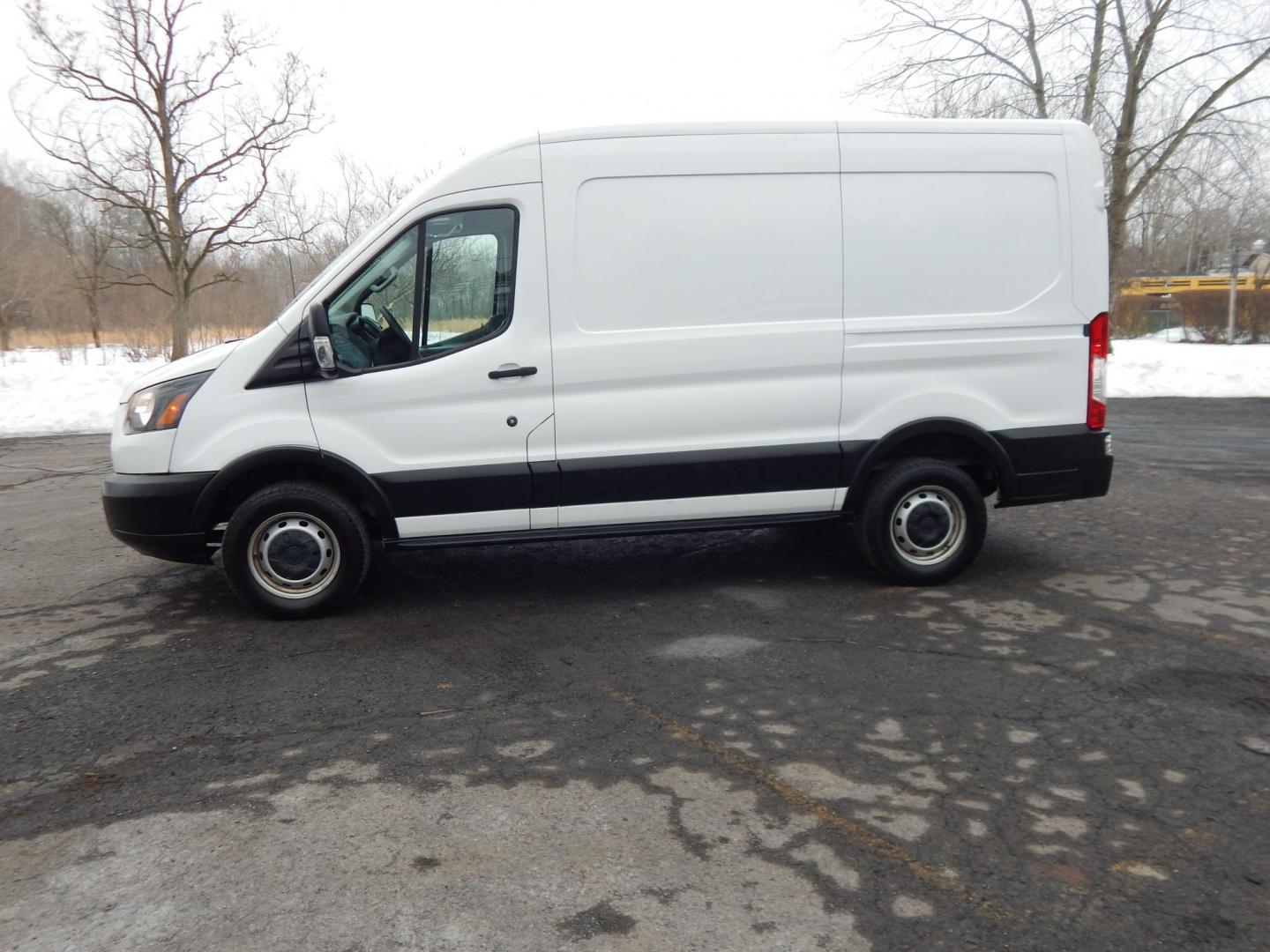 2017 White /Dk grey cloth Ford Transit 250 Van Med. Roof w/Sliding Pass. 130-in. WB (1FTYR1CM5HK) with an 3.7L V6 DOHC 24V engine, 6A transmission, located at 6528 Lower York Road, New Hope, PA, 18938, (215) 862-9555, 40.358707, -74.977882 - Photo#1