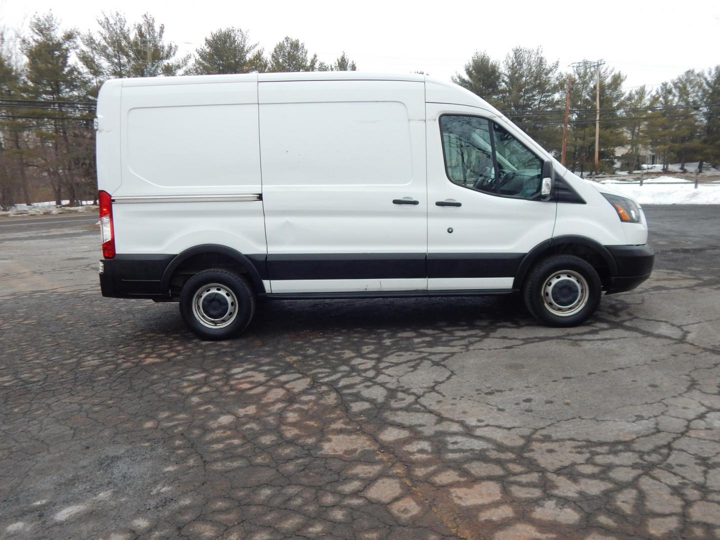 2017 White /Dk grey cloth Ford Transit 250 Van Med. Roof w/Sliding Pass. 130-in. WB (1FTYR1CM5HK) with an 3.7L V6 DOHC 24V engine, 6A transmission, located at 6528 Lower York Road, New Hope, PA, 18938, (215) 862-9555, 40.358707, -74.977882 - Photo#4