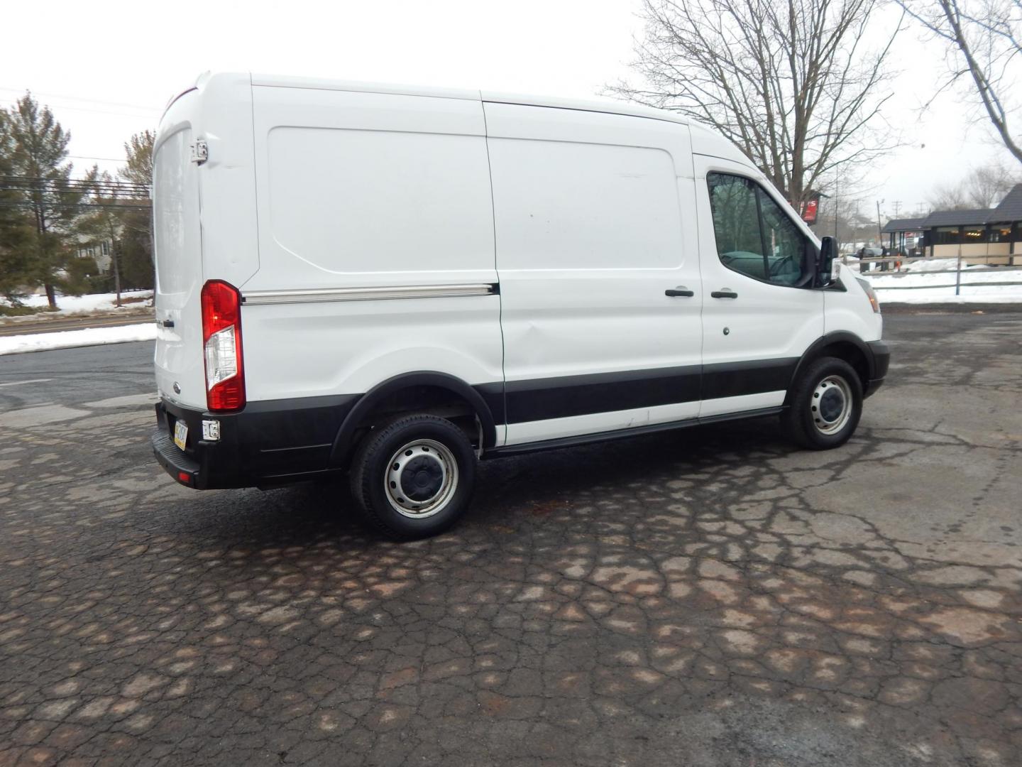 2017 White /Dk grey cloth Ford Transit 250 Van Med. Roof w/Sliding Pass. 130-in. WB (1FTYR1CM5HK) with an 3.7L V6 DOHC 24V engine, 6A transmission, located at 6528 Lower York Road, New Hope, PA, 18938, (215) 862-9555, 40.358707, -74.977882 - Photo#3