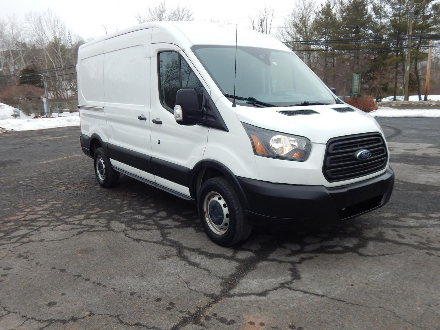 2017 White /Dk grey cloth Ford Transit 250 Van Med. Roof w/Sliding Pass. 130-in. WB (1FTYR1CM5HK) with an 3.7L V6 DOHC 24V engine, 6A transmission, located at 6528 Lower York Road, New Hope, PA, 18938, (215) 862-9555, 40.358707, -74.977882 - Photo#5