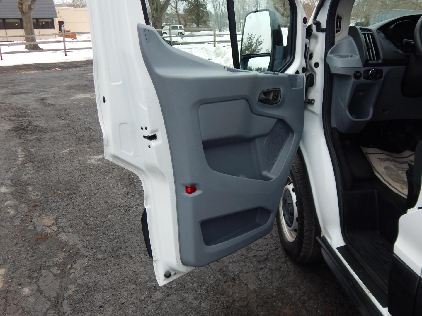 2017 White /Dk grey cloth Ford Transit 250 Van Med. Roof w/Sliding Pass. 130-in. WB (1FTYR1CM5HK) with an 3.7L V6 DOHC 24V engine, 6A transmission, located at 6528 Lower York Road, New Hope, PA, 18938, (215) 862-9555, 40.358707, -74.977882 - Photo#9