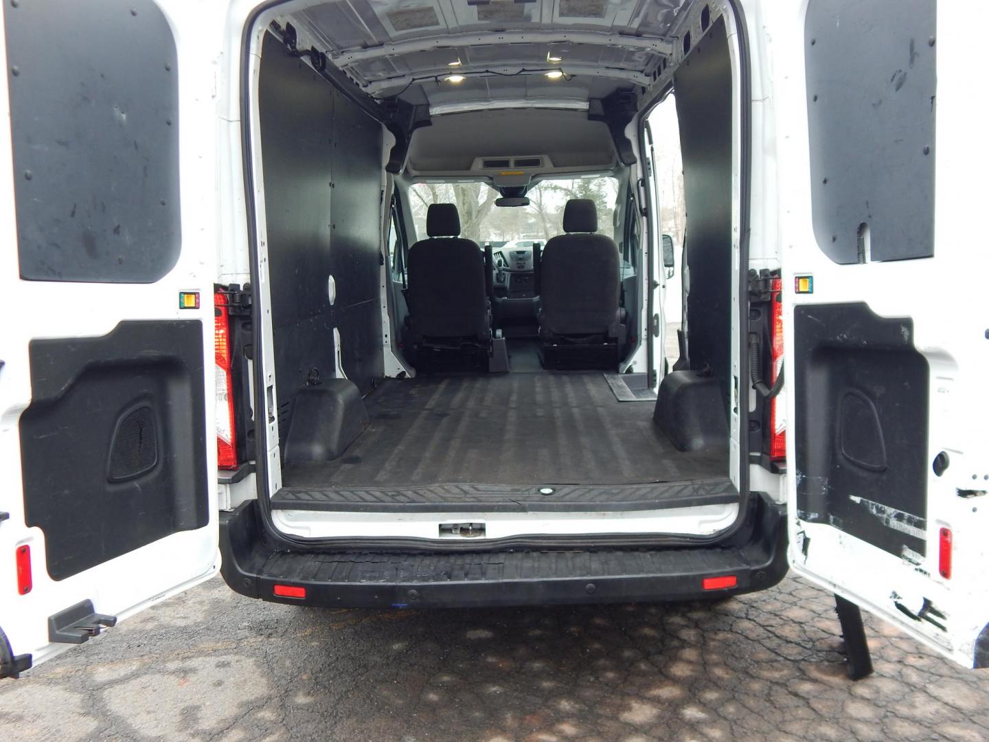 2017 White /Dk grey cloth Ford Transit 250 Van Med. Roof w/Sliding Pass. 130-in. WB (1FTYR1CM5HK) with an 3.7L V6 DOHC 24V engine, 6A transmission, located at 6528 Lower York Road, New Hope, PA, 18938, (215) 862-9555, 40.358707, -74.977882 - Photo#11