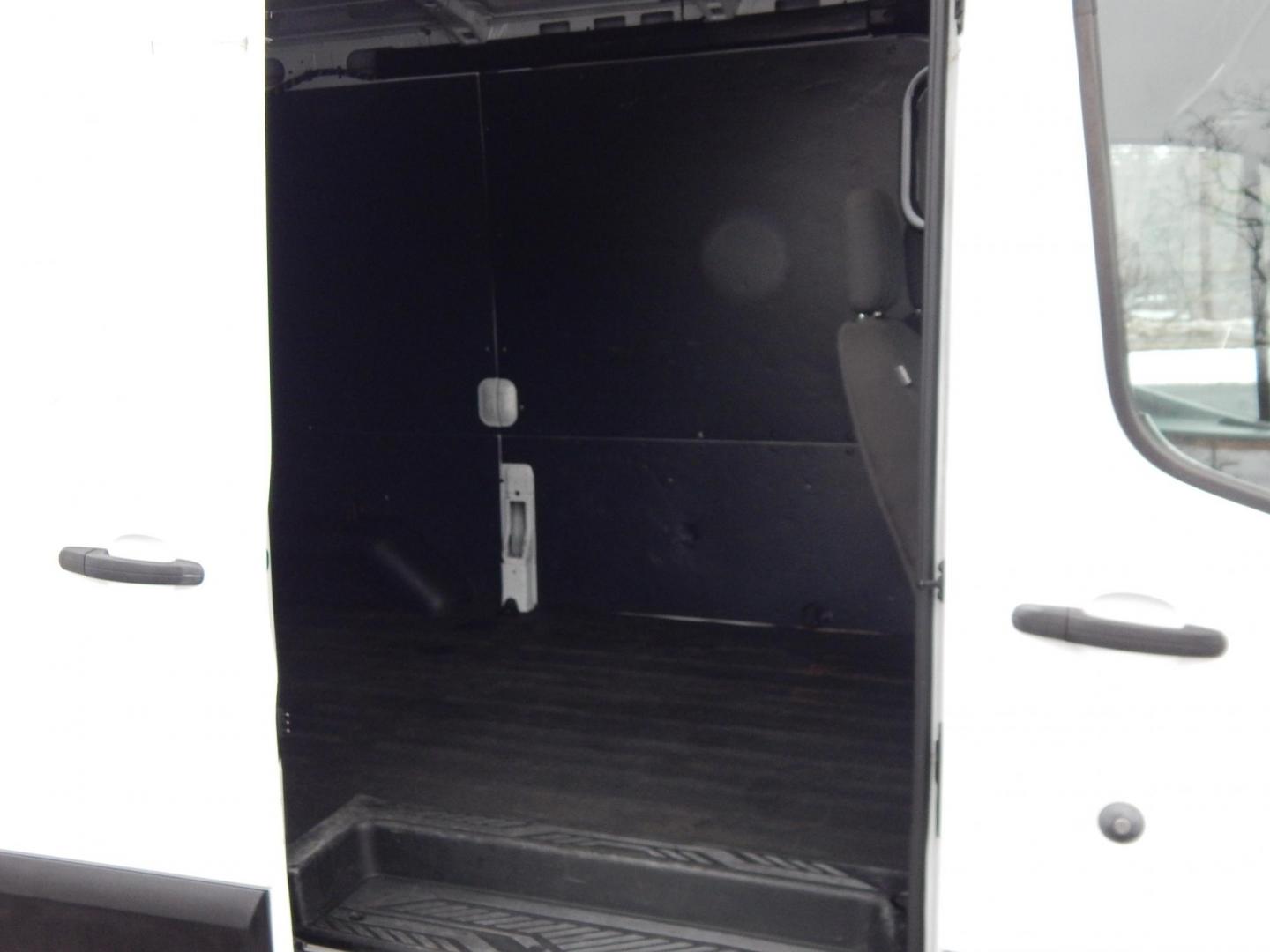 2017 White /Dk grey cloth Ford Transit 250 Van Med. Roof w/Sliding Pass. 130-in. WB (1FTYR1CM5HK) with an 3.7L V6 DOHC 24V engine, 6A transmission, located at 6528 Lower York Road, New Hope, PA, 18938, (215) 862-9555, 40.358707, -74.977882 - Photo#15