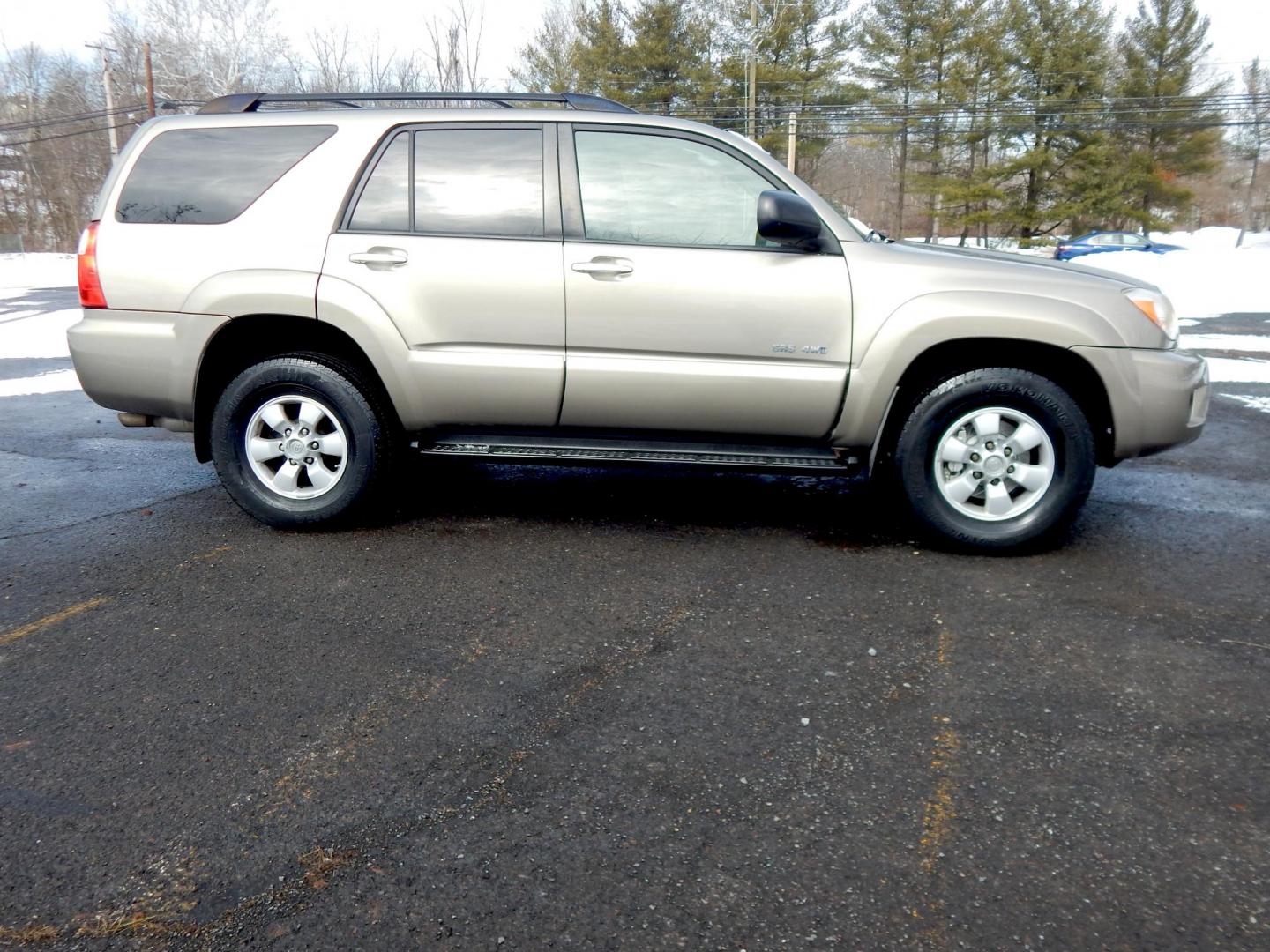 2007 Gold /Tan Cloth Toyota 4Runner Sport Edition 4WD (JTEBU14RX70) with an 4.0L V6 DOHC 24V engine, 5-Speed Automatic Overdrive transmission, located at 6528 Lower York Road, New Hope, PA, 18938, (215) 862-9555, 40.358707, -74.977882 - 2007 Toyota 4 Runner SR5.......4.0 Liter V6 engine runs great, automatic transmission shifts on time, 4 wheel drive, tilt wheel, cruise control, power windows, mirrors, central locking system, dual front air bags, and an AM/FM/CD sound system, alloy wheels and more. call to make an appointment to lo - Photo#1