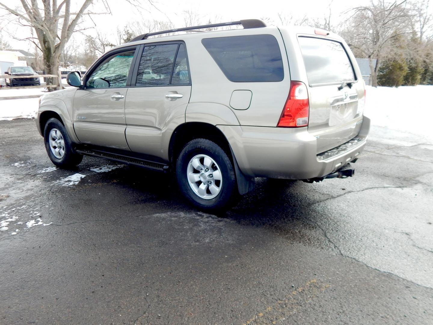 2007 Gold /Tan Cloth Toyota 4Runner Sport Edition 4WD (JTEBU14RX70) with an 4.0L V6 DOHC 24V engine, 5-Speed Automatic Overdrive transmission, located at 6528 Lower York Road, New Hope, PA, 18938, (215) 862-9555, 40.358707, -74.977882 - 2007 Toyota 4 Runner SR5.......4.0 Liter V6 engine runs great, automatic transmission shifts on time, 4 wheel drive, tilt wheel, cruise control, power windows, mirrors, central locking system, dual front air bags, and an AM/FM/CD sound system, alloy wheels and more. call to make an appointment to lo - Photo#3