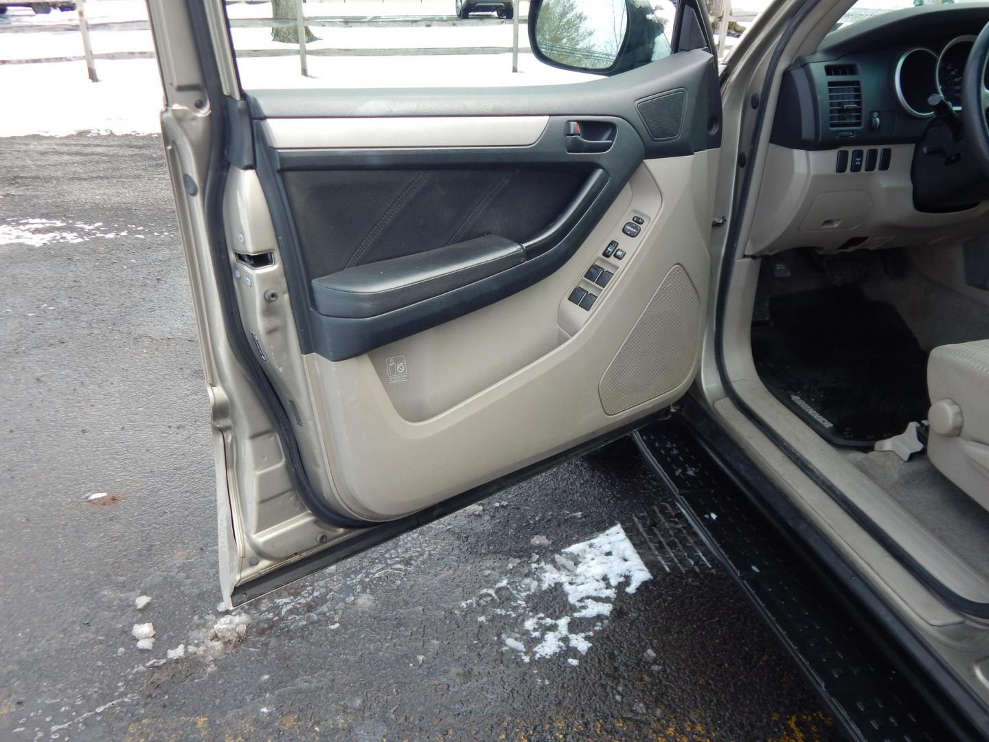 2007 Gold /Tan Cloth Toyota 4Runner Sport Edition 4WD (JTEBU14RX70) with an 4.0L V6 DOHC 24V engine, 5-Speed Automatic Overdrive transmission, located at 6528 Lower York Road, New Hope, PA, 18938, (215) 862-9555, 40.358707, -74.977882 - 2007 Toyota 4 Runner SR5.......4.0 Liter V6 engine runs great, automatic transmission shifts on time, 4 wheel drive, tilt wheel, cruise control, power windows, mirrors, central locking system, dual front air bags, and an AM/FM/CD sound system, alloy wheels and more. call to make an appointment to lo - Photo#10