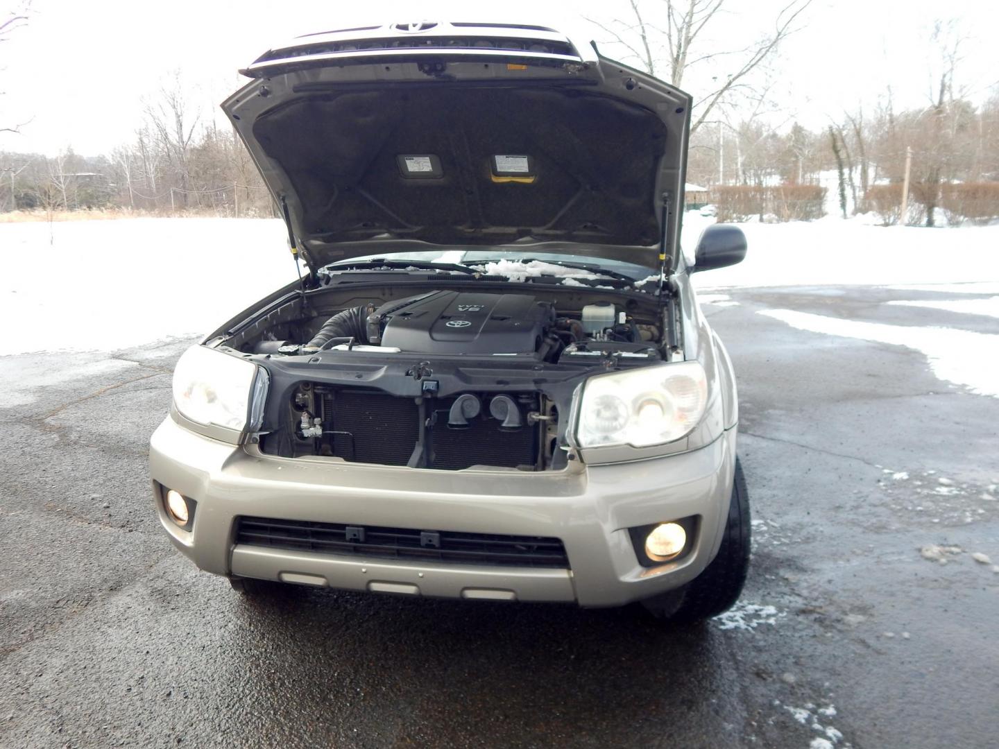 2007 Gold /Tan Cloth Toyota 4Runner Sport Edition 4WD (JTEBU14RX70) with an 4.0L V6 DOHC 24V engine, 5-Speed Automatic Overdrive transmission, located at 6528 Lower York Road, New Hope, PA, 18938, (215) 862-9555, 40.358707, -74.977882 - 2007 Toyota 4 Runner SR5.......4.0 Liter V6 engine runs great, automatic transmission shifts on time, 4 wheel drive, tilt wheel, cruise control, power windows, mirrors, central locking system, dual front air bags, and an AM/FM/CD sound system, alloy wheels and more. call to make an appointment to lo - Photo#17