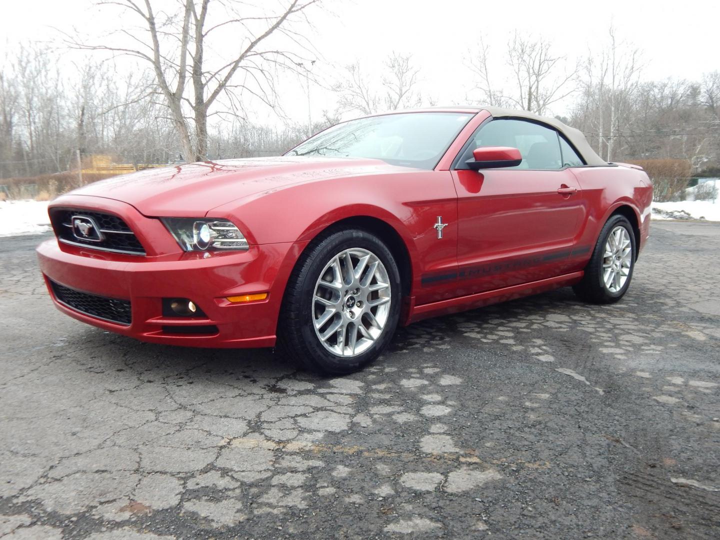 2013 Red /White Ford Mustang V6 Convertible (1ZVBP8EM8D5) with an 3.7L V6 DOHC 24V engine, Manual transmission, located at 6528 Lower York Road, New Hope, PA, 18938, (215) 862-9555, 40.358707, -74.977882 - Photo#0