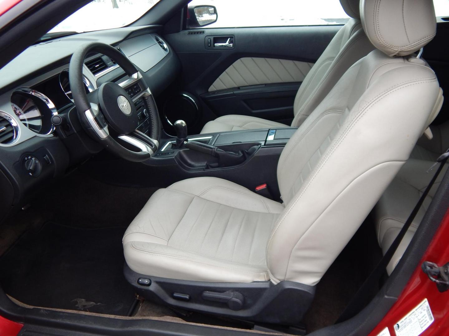 2013 Red /White Ford Mustang V6 Convertible (1ZVBP8EM8D5) with an 3.7L V6 DOHC 24V engine, Manual transmission, located at 6528 Lower York Road, New Hope, PA, 18938, (215) 862-9555, 40.358707, -74.977882 - Photo#13