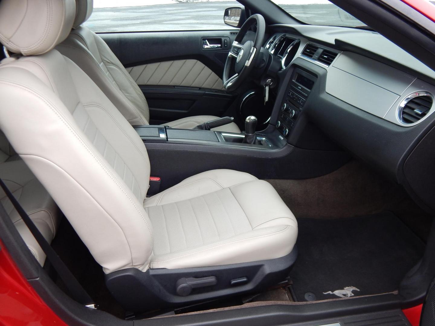 2013 Red /White Ford Mustang V6 Convertible (1ZVBP8EM8D5) with an 3.7L V6 DOHC 24V engine, Manual transmission, located at 6528 Lower York Road, New Hope, PA, 18938, (215) 862-9555, 40.358707, -74.977882 - Photo#15