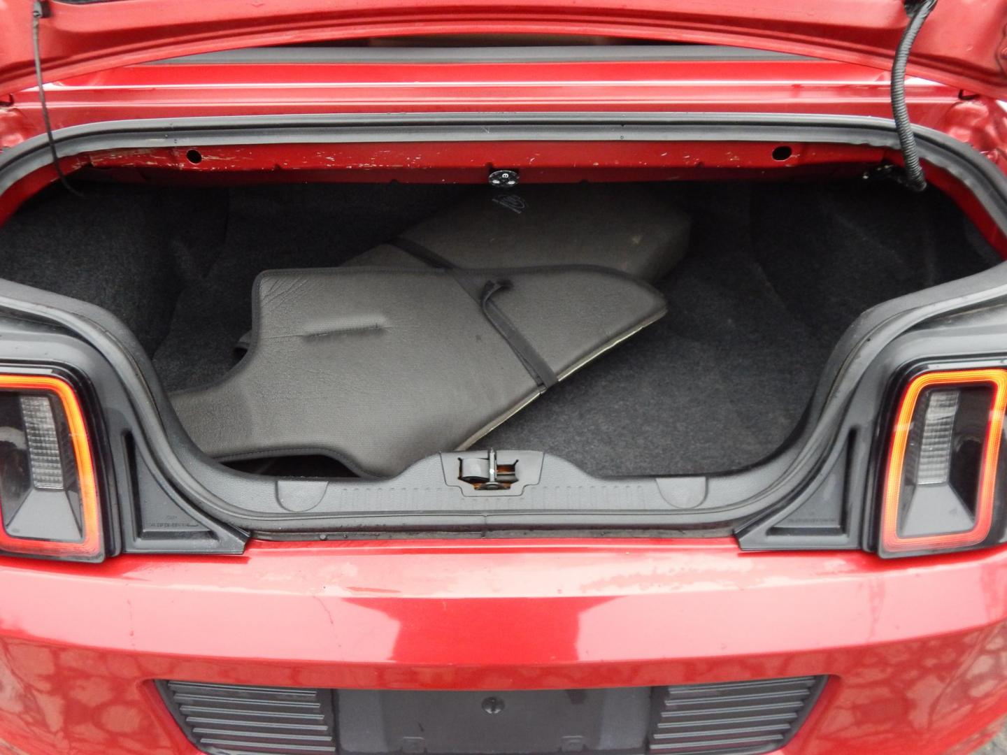 2013 Red /White Ford Mustang V6 Convertible (1ZVBP8EM8D5) with an 3.7L V6 DOHC 24V engine, Manual transmission, located at 6528 Lower York Road, New Hope, PA, 18938, (215) 862-9555, 40.358707, -74.977882 - Photo#16