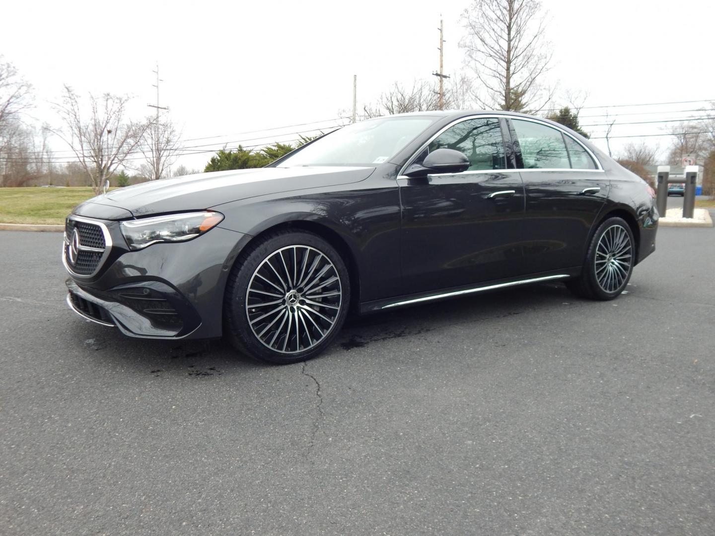 2024 grey /white Mercedes-Benz E-Class E450 Sedan 4MATIC (W1KLF6BB4RA) with an 3.0L V6 DOHC 24V engine, 9A transmission, located at 6528 Lower York Road, New Hope, PA, 18938, (215) 862-9555, 40.358707, -74.977882 - This 2024 E Class Mercedes has a $94,000 list price. Will list options and have picture of window sticker. Call at. 215-862-9555 to set up a test drive. Still as new. The price excludes tax, tags and our dealer fee of $297.50. One year left on Factory Warranty, regular servicing, no accidents. - Photo#0