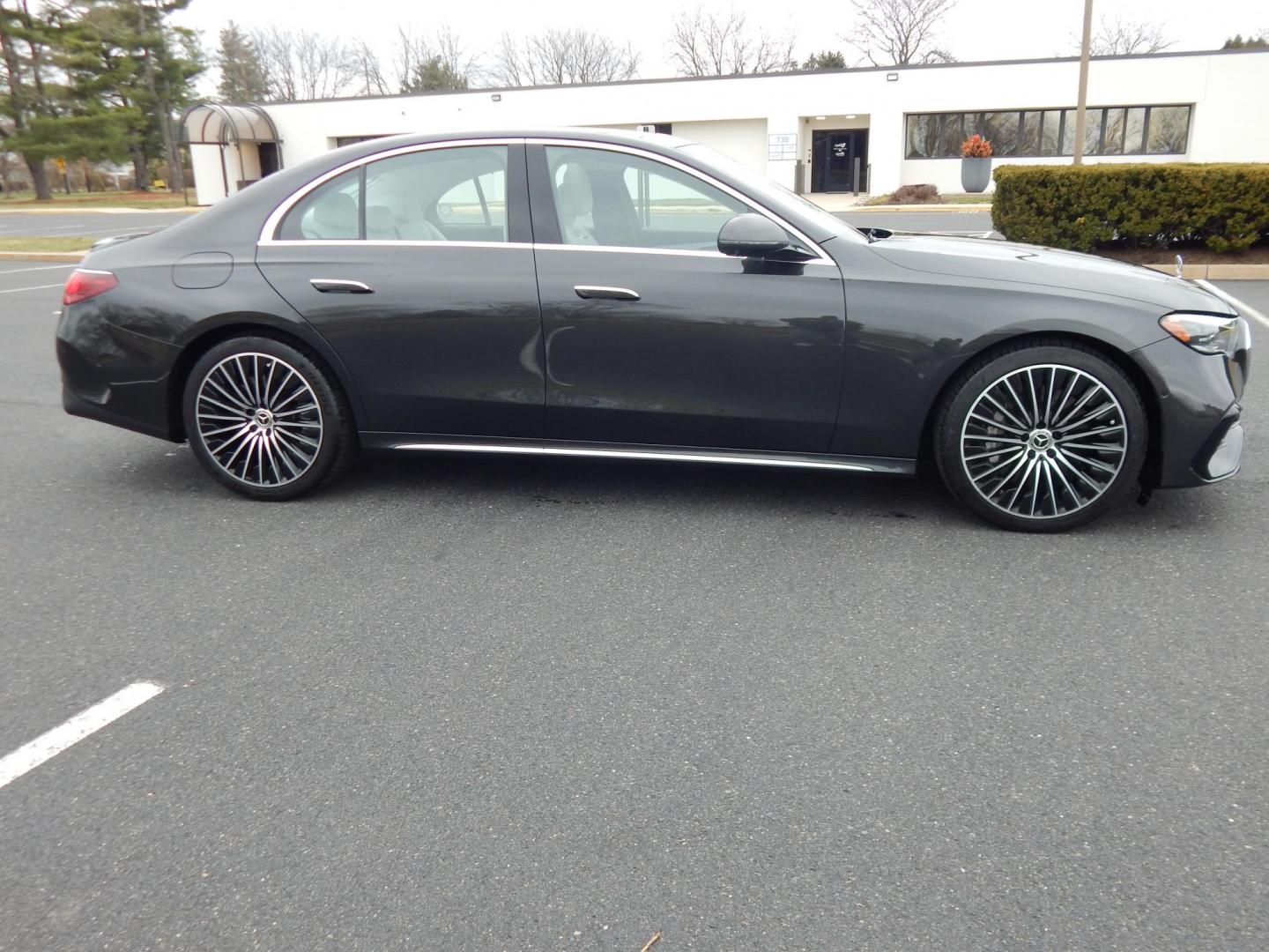 2024 grey /white Mercedes-Benz E-Class E450 Sedan 4MATIC (W1KLF6BB4RA) with an 3.0L V6 DOHC 24V engine, 9A transmission, located at 6528 Lower York Road, New Hope, PA, 18938, (215) 862-9555, 40.358707, -74.977882 - This 2024 E Class Mercedes has a $94,000 list price. Will list options and have picture of window sticker. Call at. 215-862-9555 to set up a test drive. Still as new. The price excludes tax, tags and our dealer fee of $297.50. One year left on Factory Warranty, regular servicing, no accidents. - Photo#4