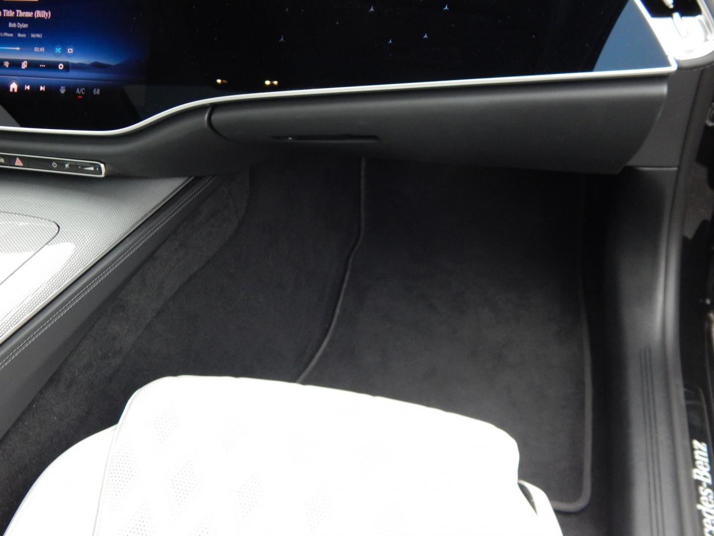 2024 grey /white Mercedes-Benz E-Class E450 Sedan 4MATIC (W1KLF6BB4RA) with an 3.0L V6 DOHC 24V engine, 9A transmission, located at 6528 Lower York Road, New Hope, PA, 18938, (215) 862-9555, 40.358707, -74.977882 - This 2024 E Class Mercedes has a $94,000 list price. Will list options and have picture of window sticker. Call at. 215-862-9555 to set up a test drive. Still as new. The price excludes tax, tags and our dealer fee of $297.50. One year left on Factory Warranty, regular servicing, no accidents. - Photo#19