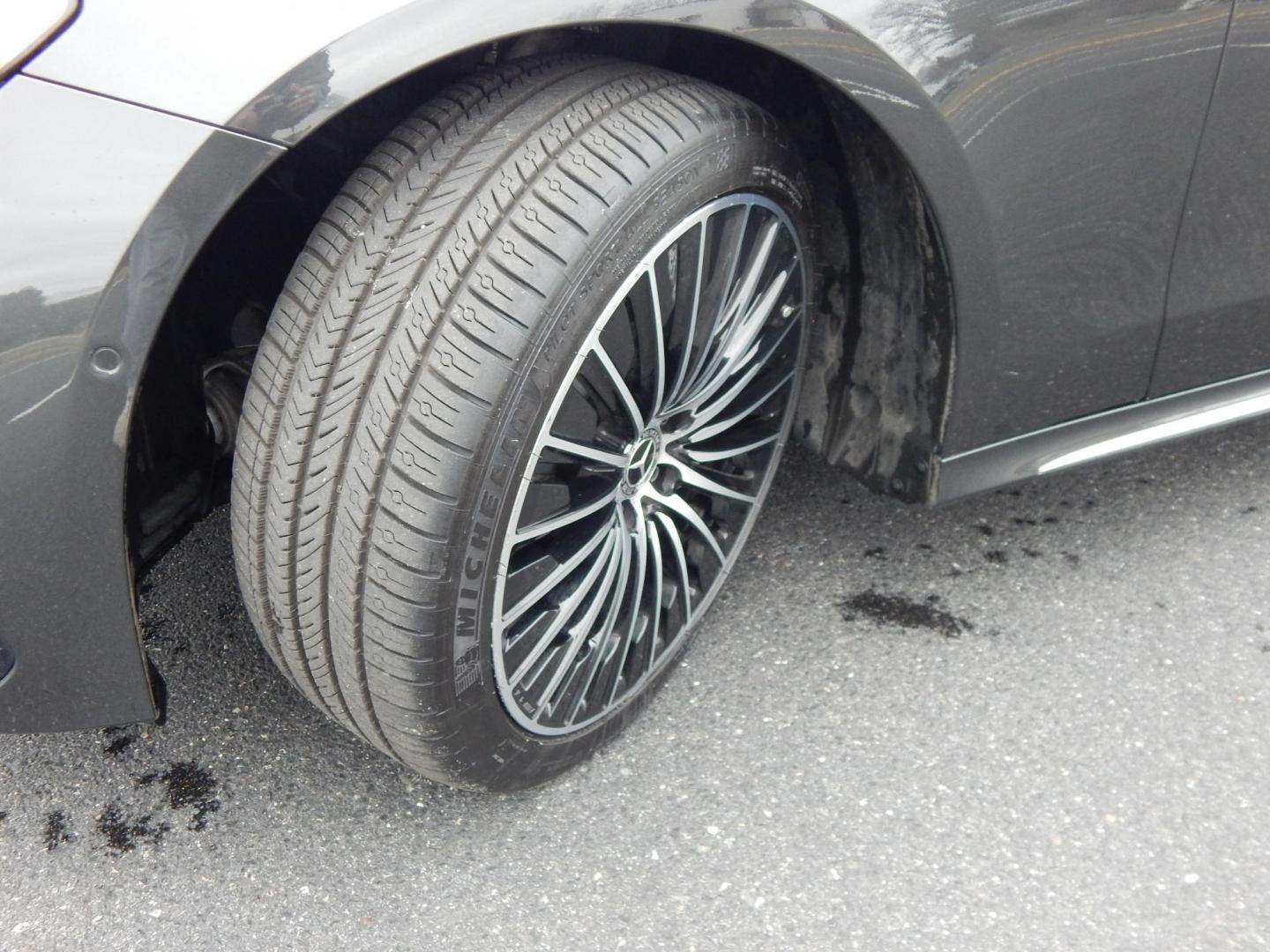 2024 grey /white Mercedes-Benz E-Class E450 Sedan 4MATIC (W1KLF6BB4RA) with an 3.0L V6 DOHC 24V engine, 9A transmission, located at 6528 Lower York Road, New Hope, PA, 18938, (215) 862-9555, 40.358707, -74.977882 - This 2024 E Class Mercedes has a $94,000 list price. Will list options and have picture of window sticker. Call at. 215-862-9555 to set up a test drive. Still as new. The price excludes tax, tags and our dealer fee of $297.50. One year left on Factory Warranty, regular servicing, no accidents. - Photo#23