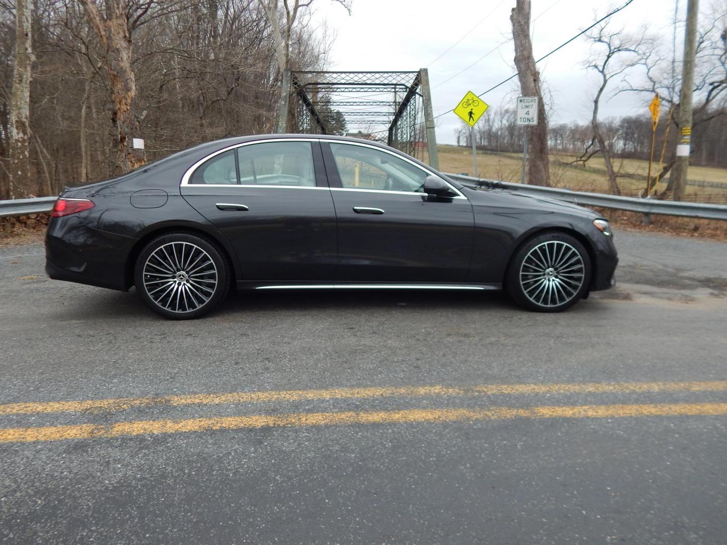 2024 grey /white Mercedes-Benz E-Class E450 Sedan 4MATIC (W1KLF6BB4RA) with an 3.0L V6 DOHC 24V engine, 9A transmission, located at 6528 Lower York Road, New Hope, PA, 18938, (215) 862-9555, 40.358707, -74.977882 - This 2024 E Class Mercedes has a $94,000 list price. Will list options and have picture of window sticker. Call at. 215-862-9555 to set up a test drive. Still as new. The price excludes tax, tags and our dealer fee of $297.50. One year left on Factory Warranty, regular servicing, no accidents. - Photo#7