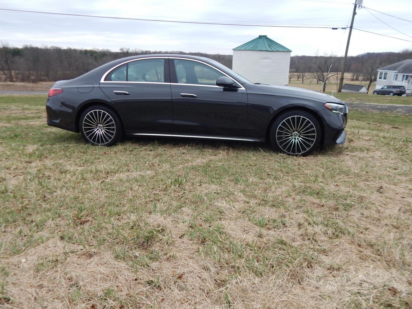 2024 grey /white Mercedes-Benz E-Class E450 Sedan 4MATIC (W1KLF6BB4RA) with an 3.0L V6 DOHC 24V engine, 9A transmission, located at 6528 Lower York Road, New Hope, PA, 18938, (215) 862-9555, 40.358707, -74.977882 - This 2024 E Class Mercedes has a $94,000 list price. Will list options and have picture of window sticker. Call at. 215-862-9555 to set up a test drive. Still as new. The price excludes tax, tags and our dealer fee of $297.50. One year left on Factory Warranty, regular servicing, no accidents. - Photo#36