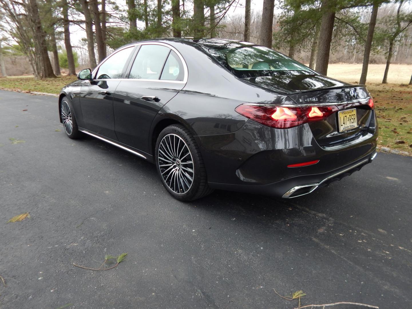 2024 grey /white Mercedes-Benz E-Class E450 Sedan 4MATIC (W1KLF6BB4RA) with an 3.0L V6 DOHC 24V engine, 9A transmission, located at 6528 Lower York Road, New Hope, PA, 18938, (215) 862-9555, 40.358707, -74.977882 - This 2024 E Class Mercedes has a $94,000 list price. Will list options and have picture of window sticker. Call at. 215-862-9555 to set up a test drive. Still as new. The price excludes tax, tags and our dealer fee of $297.50. One year left on Factory Warranty, regular servicing, no accidents. - Photo#40