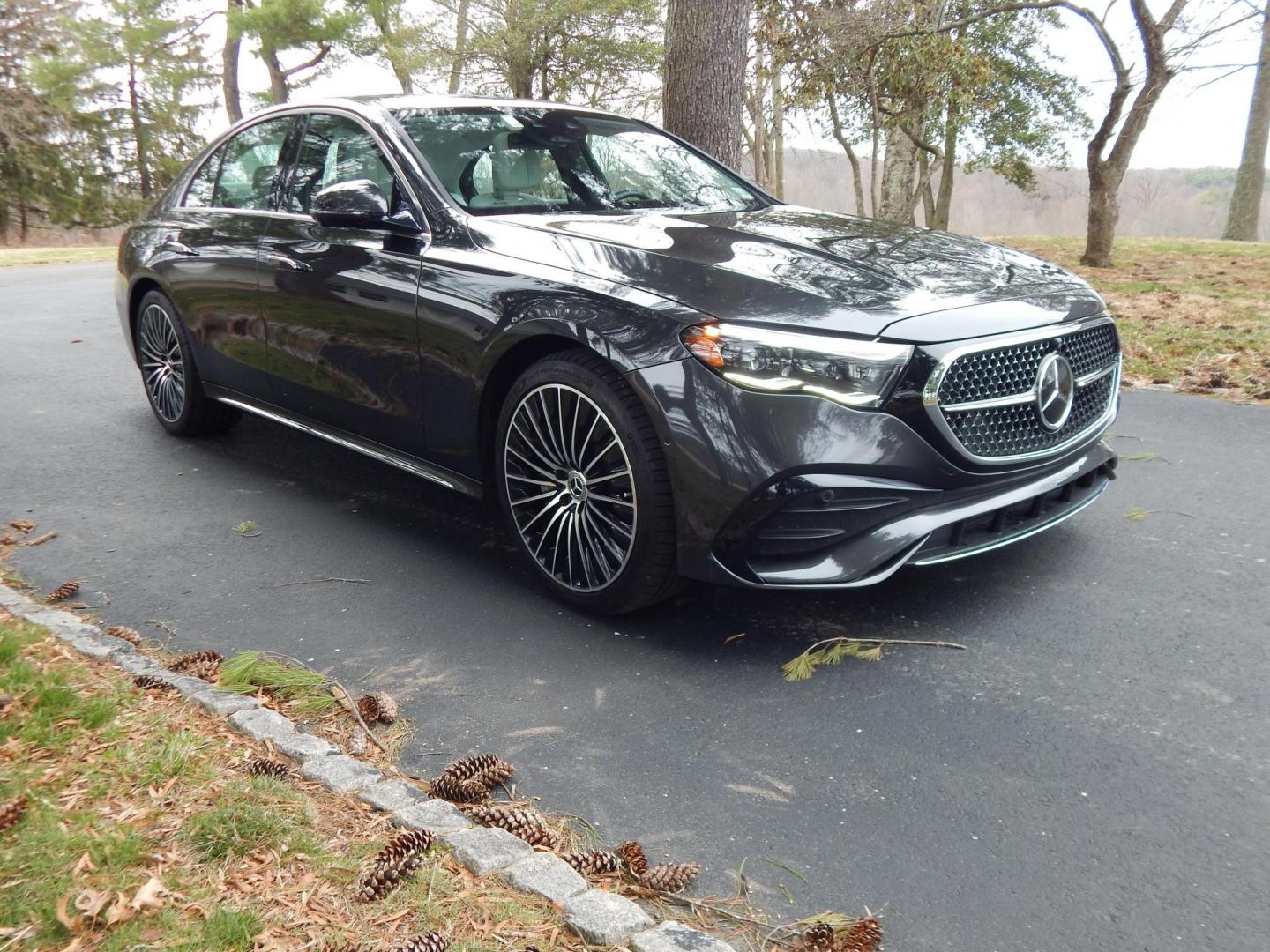 2024 grey /white Mercedes-Benz E-Class E450 Sedan 4MATIC (W1KLF6BB4RA) with an 3.0L V6 DOHC 24V engine, 9A transmission, located at 6528 Lower York Road, New Hope, PA, 18938, (215) 862-9555, 40.358707, -74.977882 - This 2024 E Class Mercedes has a $94,000 list price. Will list options and have picture of window sticker. Call at. 215-862-9555 to set up a test drive. Still as new. The price excludes tax, tags and our dealer fee of $297.50. One year left on Factory Warranty, regular servicing, no accidents. - Photo#43