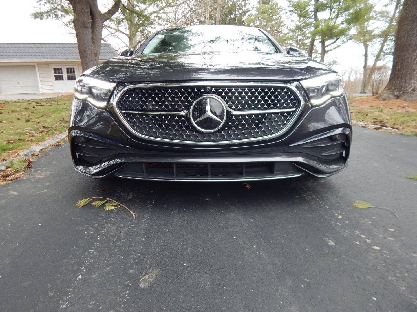 2024 grey /white Mercedes-Benz E-Class E450 Sedan 4MATIC (W1KLF6BB4RA) with an 3.0L V6 DOHC 24V engine, 9A transmission, located at 6528 Lower York Road, New Hope, PA, 18938, (215) 862-9555, 40.358707, -74.977882 - This 2024 E Class Mercedes has a $94,000 list price. Will list options and have picture of window sticker. Call at. 215-862-9555 to set up a test drive. Still as new. The price excludes tax, tags and our dealer fee of $297.50. One year left on Factory Warranty, regular servicing, no accidents. - Photo#44