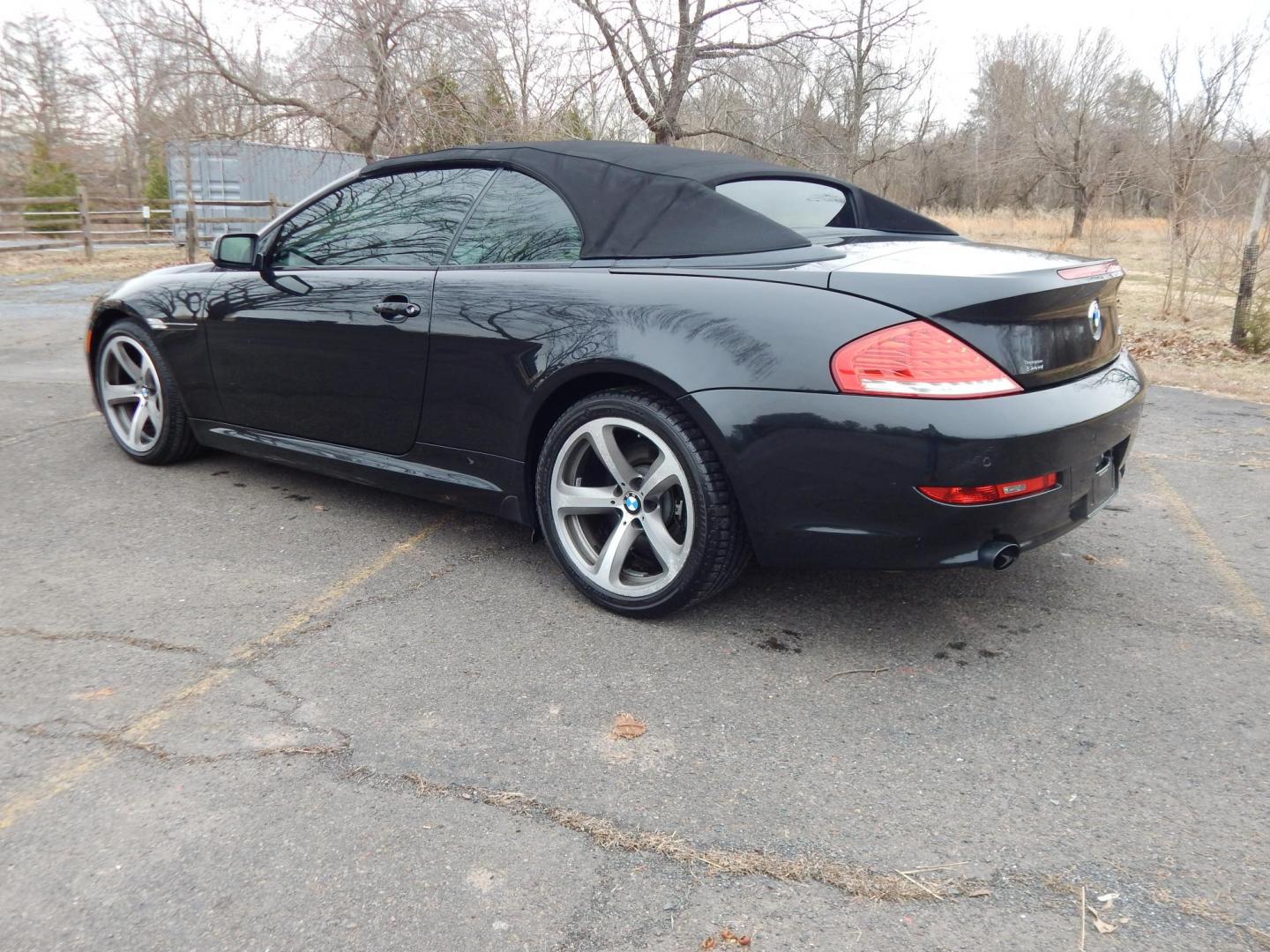 2009 Black /Tan BMW 6-Series 650i Convertible Sport (WBAEB53569C) with an 4.8L V8 DOHC 32V engine, Automatic transmission, located at 6528 Lower York Road, New Hope, PA, 18938, (215) 862-9555, 40.358707, -74.977882 - Here we have a very cool BMW 650i convertible with a 4.8L V8 putting power to the rear wheels via an automatic transmission. Options include: tan leather with wood trim, power seats, heated front seats, heated steering wheel, dual climate controls, power convertible top, AM/FM/SAT/CD/AUX radio, powe - Photo#2