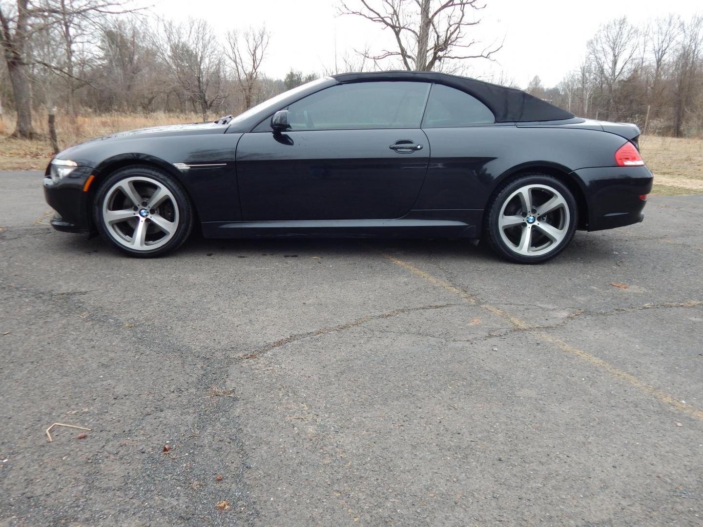 2009 Black /Tan BMW 6-Series 650i Convertible Sport (WBAEB53569C) with an 4.8L V8 DOHC 32V engine, Automatic transmission, located at 6528 Lower York Road, New Hope, PA, 18938, (215) 862-9555, 40.358707, -74.977882 - Here we have a very cool BMW 650i convertible with a 4.8L V8 putting power to the rear wheels via an automatic transmission. Options include: tan leather with wood trim, power seats, heated front seats, heated steering wheel, dual climate controls, power convertible top, AM/FM/SAT/CD/AUX radio, powe - Photo#1