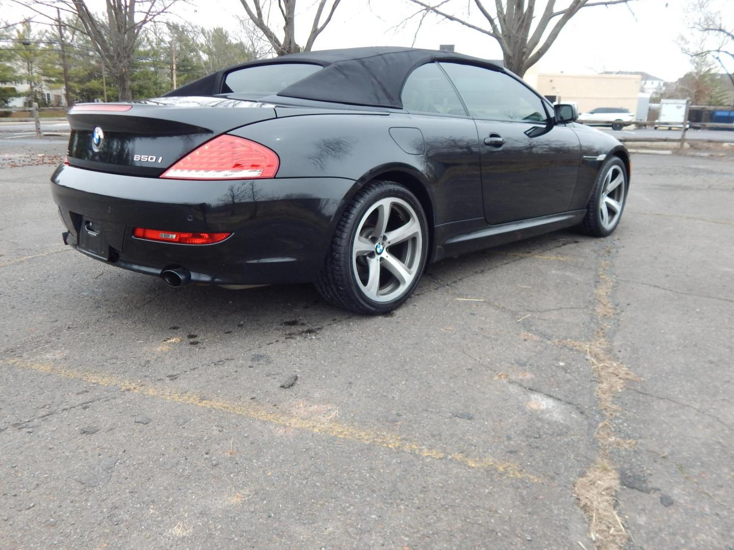 2009 Black /Tan BMW 6-Series 650i Convertible Sport (WBAEB53569C) with an 4.8L V8 DOHC 32V engine, Automatic transmission, located at 6528 Lower York Road, New Hope, PA, 18938, (215) 862-9555, 40.358707, -74.977882 - Here we have a very cool BMW 650i convertible with a 4.8L V8 putting power to the rear wheels via an automatic transmission. Options include: tan leather with wood trim, power seats, heated front seats, heated steering wheel, dual climate controls, power convertible top, AM/FM/SAT/CD/AUX radio, powe - Photo#3
