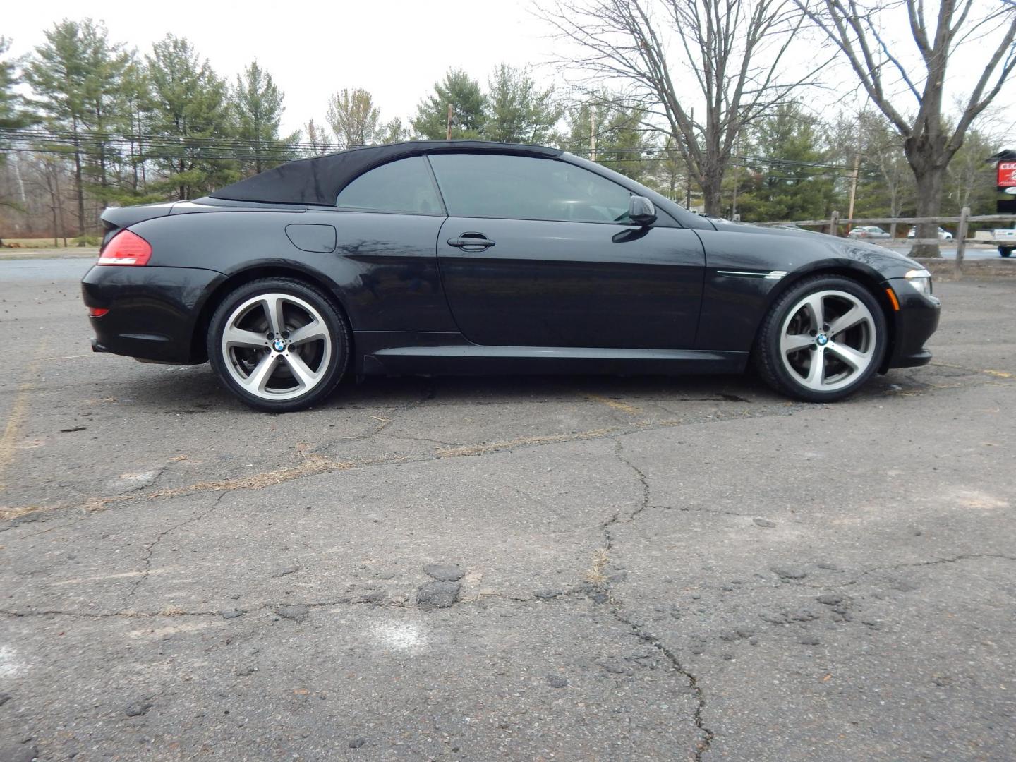 2009 Black /Tan BMW 6-Series 650i Convertible Sport (WBAEB53569C) with an 4.8L V8 DOHC 32V engine, Automatic transmission, located at 6528 Lower York Road, New Hope, PA, 18938, (215) 862-9555, 40.358707, -74.977882 - Here we have a very cool BMW 650i convertible with a 4.8L V8 putting power to the rear wheels via an automatic transmission. Options include: tan leather with wood trim, power seats, heated front seats, heated steering wheel, dual climate controls, power convertible top, AM/FM/SAT/CD/AUX radio, powe - Photo#4