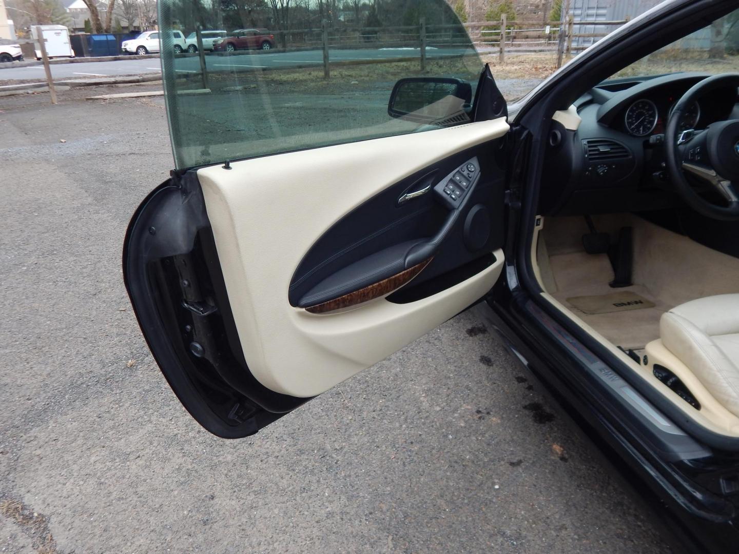 2009 Black /Tan BMW 6-Series 650i Convertible Sport (WBAEB53569C) with an 4.8L V8 DOHC 32V engine, Automatic transmission, located at 6528 Lower York Road, New Hope, PA, 18938, (215) 862-9555, 40.358707, -74.977882 - Here we have a very cool BMW 650i convertible with a 4.8L V8 putting power to the rear wheels via an automatic transmission. Options include: tan leather with wood trim, power seats, heated front seats, heated steering wheel, dual climate controls, power convertible top, AM/FM/SAT/CD/AUX radio, powe - Photo#9