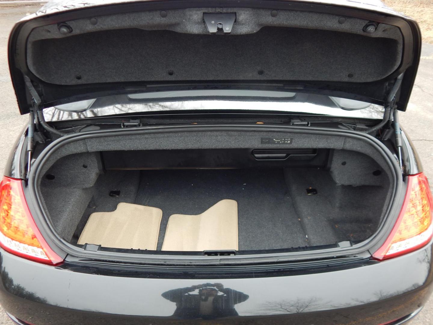 2009 Black /Tan BMW 6-Series 650i Convertible Sport (WBAEB53569C) with an 4.8L V8 DOHC 32V engine, Automatic transmission, located at 6528 Lower York Road, New Hope, PA, 18938, (215) 862-9555, 40.358707, -74.977882 - Here we have a very cool BMW 650i convertible with a 4.8L V8 putting power to the rear wheels via an automatic transmission. Options include: tan leather with wood trim, power seats, heated front seats, heated steering wheel, dual climate controls, power convertible top, AM/FM/SAT/CD/AUX radio, powe - Photo#13