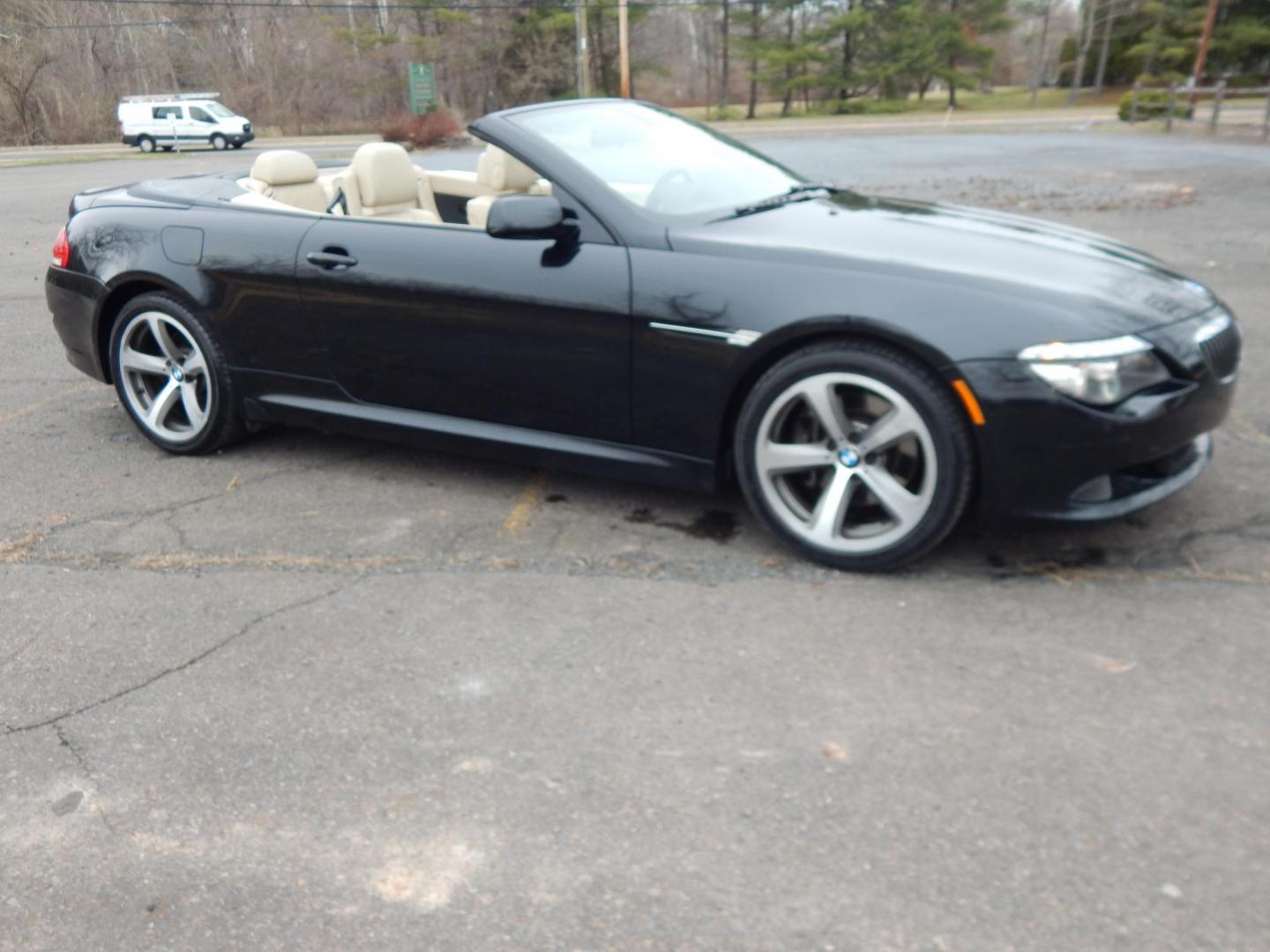 2009 Black /Tan BMW 6-Series 650i Convertible Sport (WBAEB53569C) with an 4.8L V8 DOHC 32V engine, Automatic transmission, located at 6528 Lower York Road, New Hope, PA, 18938, (215) 862-9555, 40.358707, -74.977882 - Here we have a very cool BMW 650i convertible with a 4.8L V8 putting power to the rear wheels via an automatic transmission. Options include: tan leather with wood trim, power seats, heated front seats, heated steering wheel, dual climate controls, power convertible top, AM/FM/SAT/CD/AUX radio, powe - Photo#19