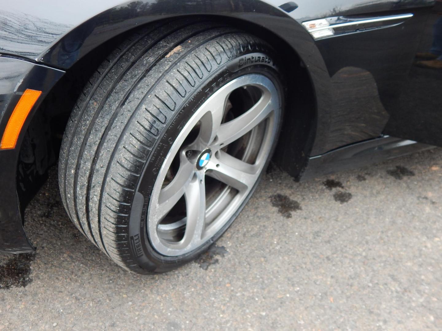 2009 Black /Tan BMW 6-Series 650i Convertible Sport (WBAEB53569C) with an 4.8L V8 DOHC 32V engine, Automatic transmission, located at 6528 Lower York Road, New Hope, PA, 18938, (215) 862-9555, 40.358707, -74.977882 - Here we have a very cool BMW 650i convertible with a 4.8L V8 putting power to the rear wheels via an automatic transmission. Options include: tan leather with wood trim, power seats, heated front seats, heated steering wheel, dual climate controls, power convertible top, AM/FM/SAT/CD/AUX radio, powe - Photo#21