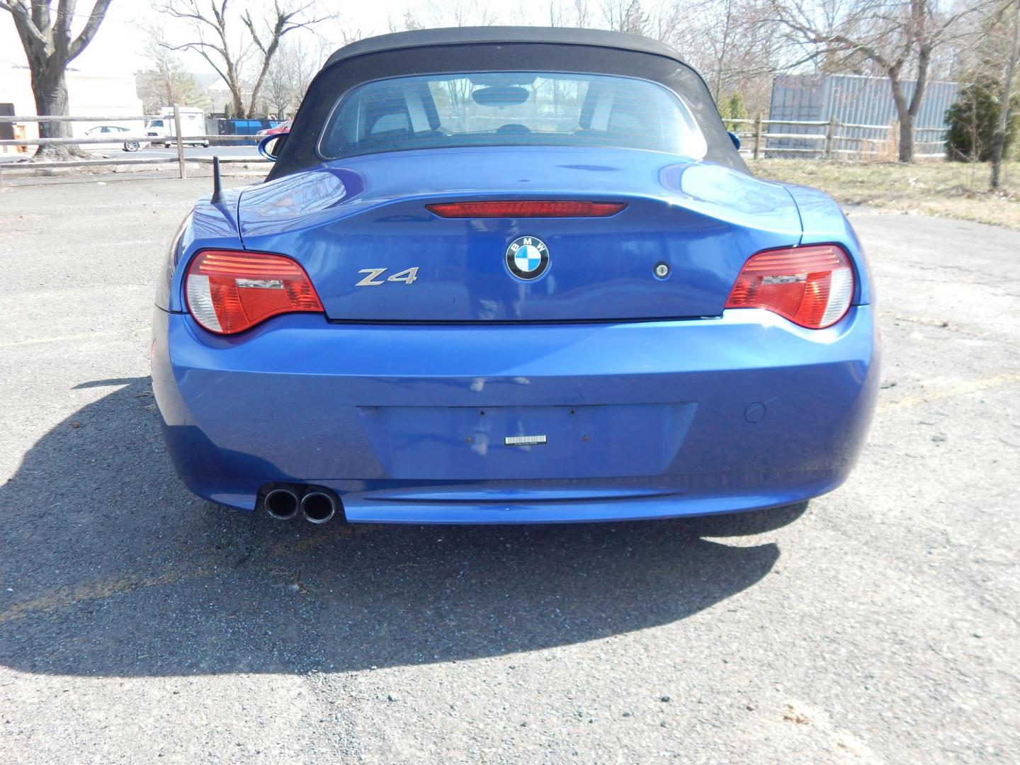 2006 Blue /Black BMW Z4 Roadster 3.0si (4USBU53536L) with an 3.0L L6 DOHC 24V engine, Automatic transmission, located at 6528 Lower York Road, New Hope, PA, 18938, (215) 862-9555, 40.358707, -74.977882 - Here we have a very fun to drive BMW Z4 with a 3.0L 6 cylinder engine putting power to the rear wheels via an automatic transmission. Options include: black leather, power seats, heated seats, AM/FM/CD radio, A/C and heat, tilt steering wheel, automatic headlights, cruise control, fog lights, power - Photo#8