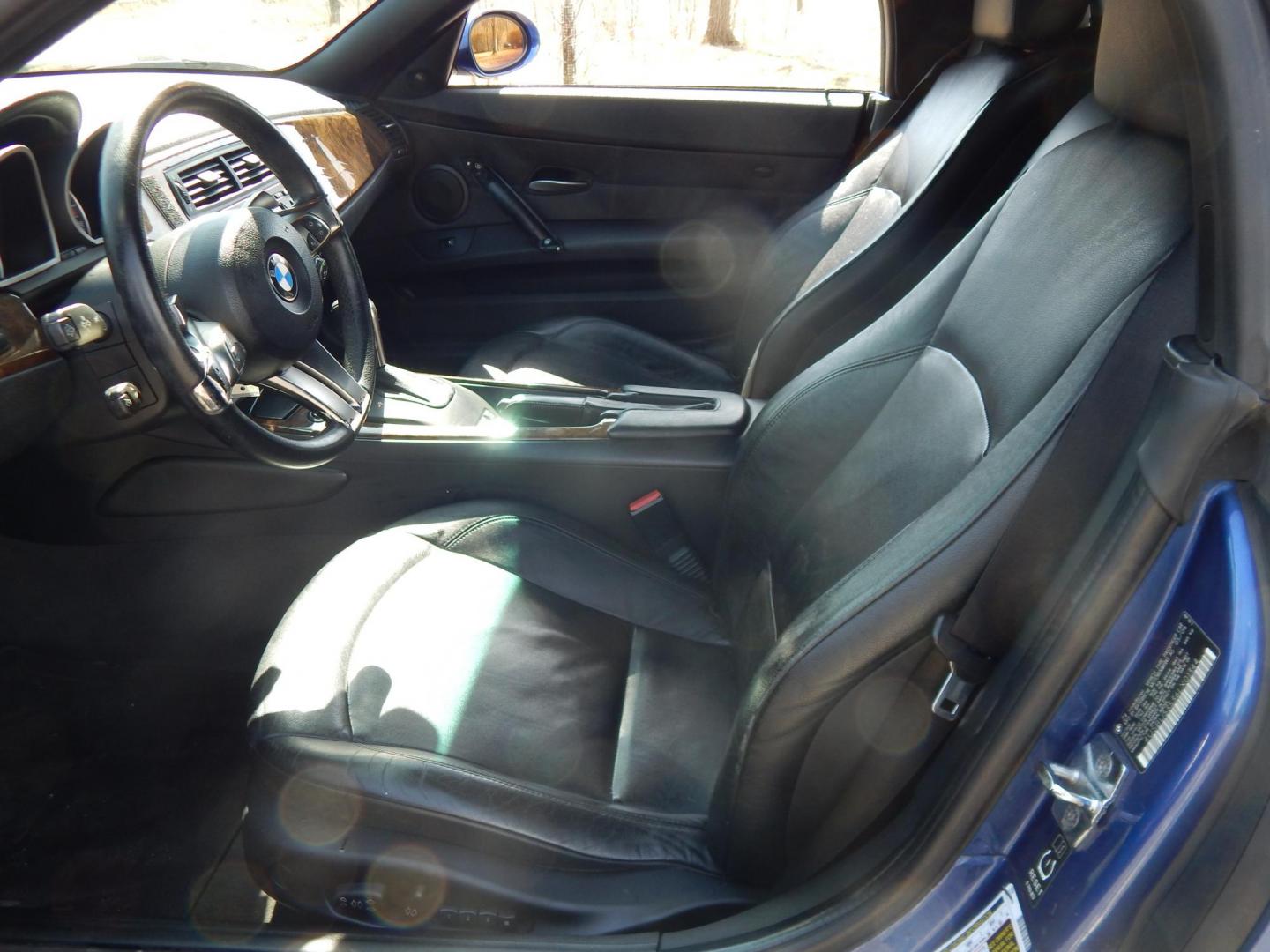 2006 Blue /Black BMW Z4 Roadster 3.0si (4USBU53536L) with an 3.0L L6 DOHC 24V engine, Automatic transmission, located at 6528 Lower York Road, New Hope, PA, 18938, (215) 862-9555, 40.358707, -74.977882 - Here we have a very fun to drive BMW Z4 with a 3.0L 6 cylinder engine putting power to the rear wheels via an automatic transmission. Options include: black leather, power seats, heated seats, AM/FM/CD radio, A/C and heat, tilt steering wheel, automatic headlights, cruise control, fog lights, power - Photo#14