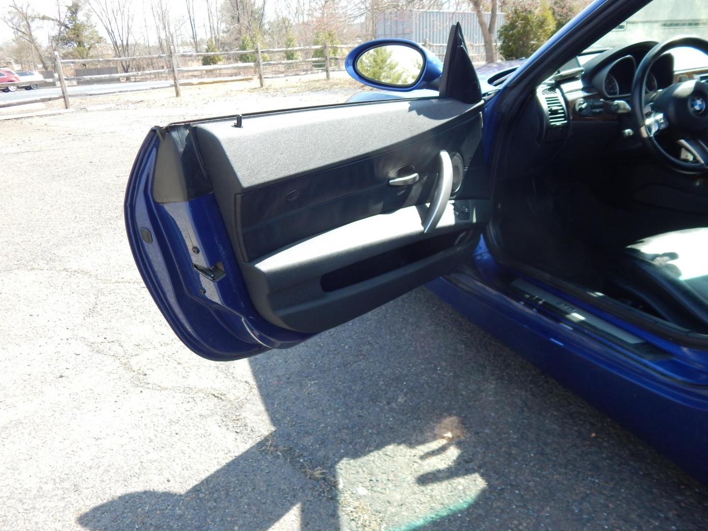 2006 Blue /Black BMW Z4 Roadster 3.0si (4USBU53536L) with an 3.0L L6 DOHC 24V engine, Automatic transmission, located at 6528 Lower York Road, New Hope, PA, 18938, (215) 862-9555, 40.358707, -74.977882 - Here we have a very fun to drive BMW Z4 with a 3.0L 6 cylinder engine putting power to the rear wheels via an automatic transmission. Options include: black leather, power seats, heated seats, AM/FM/CD radio, A/C and heat, tilt steering wheel, automatic headlights, cruise control, fog lights, power - Photo#9