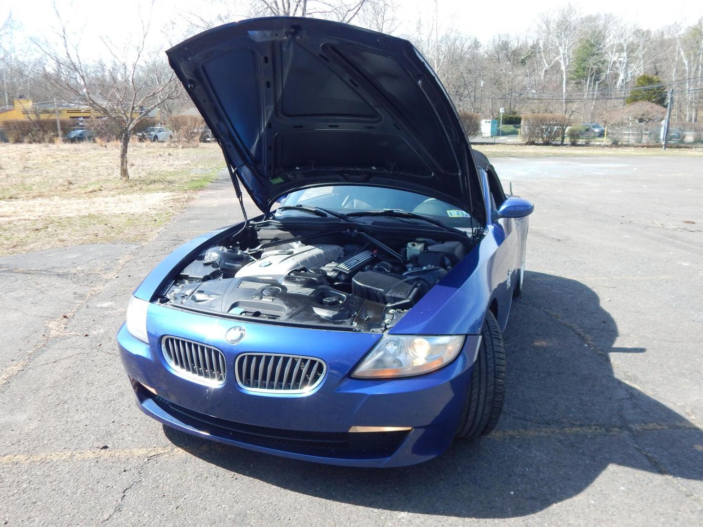 2006 Blue /Black BMW Z4 Roadster 3.0si (4USBU53536L) with an 3.0L L6 DOHC 24V engine, Automatic transmission, located at 6528 Lower York Road, New Hope, PA, 18938, (215) 862-9555, 40.358707, -74.977882 - Here we have a very fun to drive BMW Z4 with a 3.0L 6 cylinder engine putting power to the rear wheels via an automatic transmission. Options include: black leather, power seats, heated seats, AM/FM/CD radio, A/C and heat, tilt steering wheel, automatic headlights, cruise control, fog lights, power - Photo#19