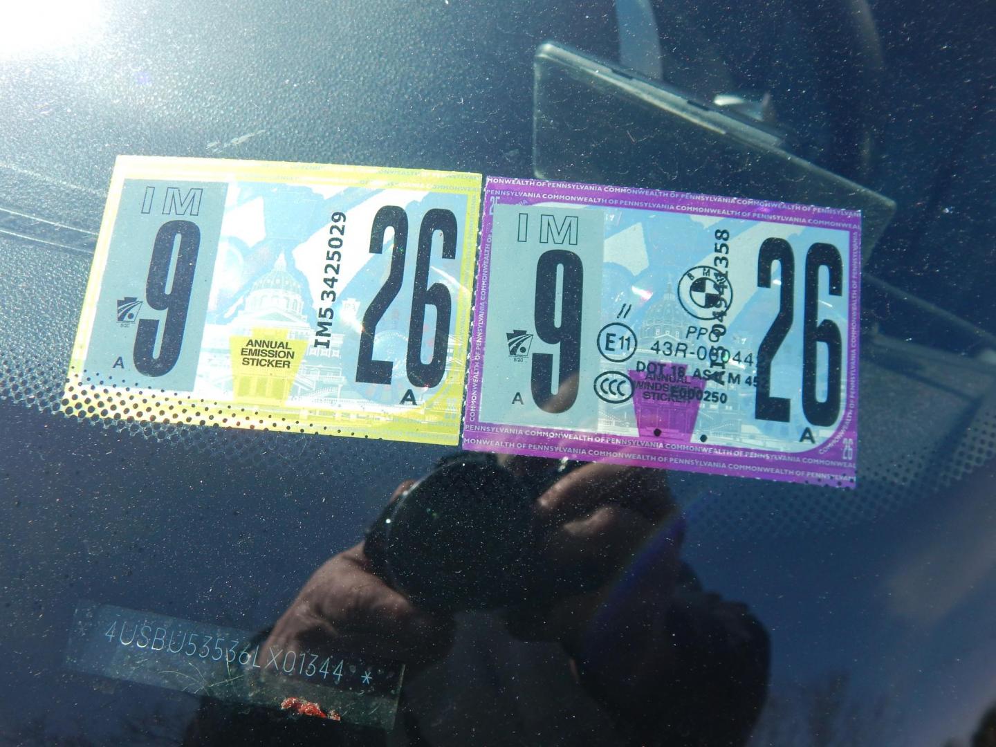 2006 Blue /Black BMW Z4 Roadster 3.0si (4USBU53536L) with an 3.0L L6 DOHC 24V engine, Automatic transmission, located at 6528 Lower York Road, New Hope, PA, 18938, (215) 862-9555, 40.358707, -74.977882 - Here we have a very fun to drive BMW Z4 with a 3.0L 6 cylinder engine putting power to the rear wheels via an automatic transmission. Options include: black leather, power seats, heated seats, AM/FM/CD radio, A/C and heat, tilt steering wheel, automatic headlights, cruise control, fog lights, power - Photo#21