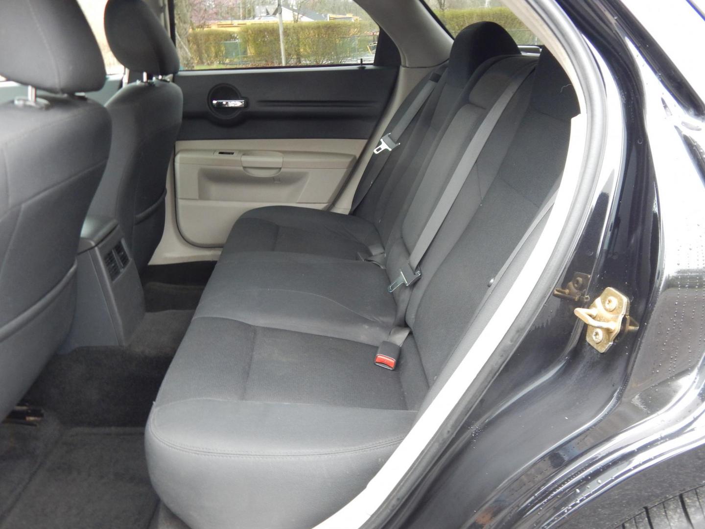 2007 Black /Black Dodge Magnum SXT AWD (2D4GZ47V67H) with an 3.5L V6 SOHC 24V engine, 5-Speed Automatic transmission, located at 6528 Lower York Road, New Hope, PA, 18938, (215) 862-9555, 40.358707, -74.977882 - Here we have a very cool, ONE OWNER AND NO ACCIDENTS, Dodge Magnum SXT with a 3.5L V6 putting power to all four wheels via automatic transmission. Options include: black cloth, power drivers seat, heat and a/c, AM/FM/CD/AUX RADIO, sunroof, tilt steering wheel, cruise control, power windows/locks/mir - Photo#10